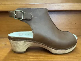 Dansko Lizzy Tan Oiled Ribbon Tie Clean Fit