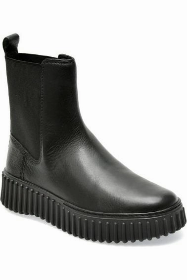 Clarks Torhill Maple black leather On-The-Go Footwear