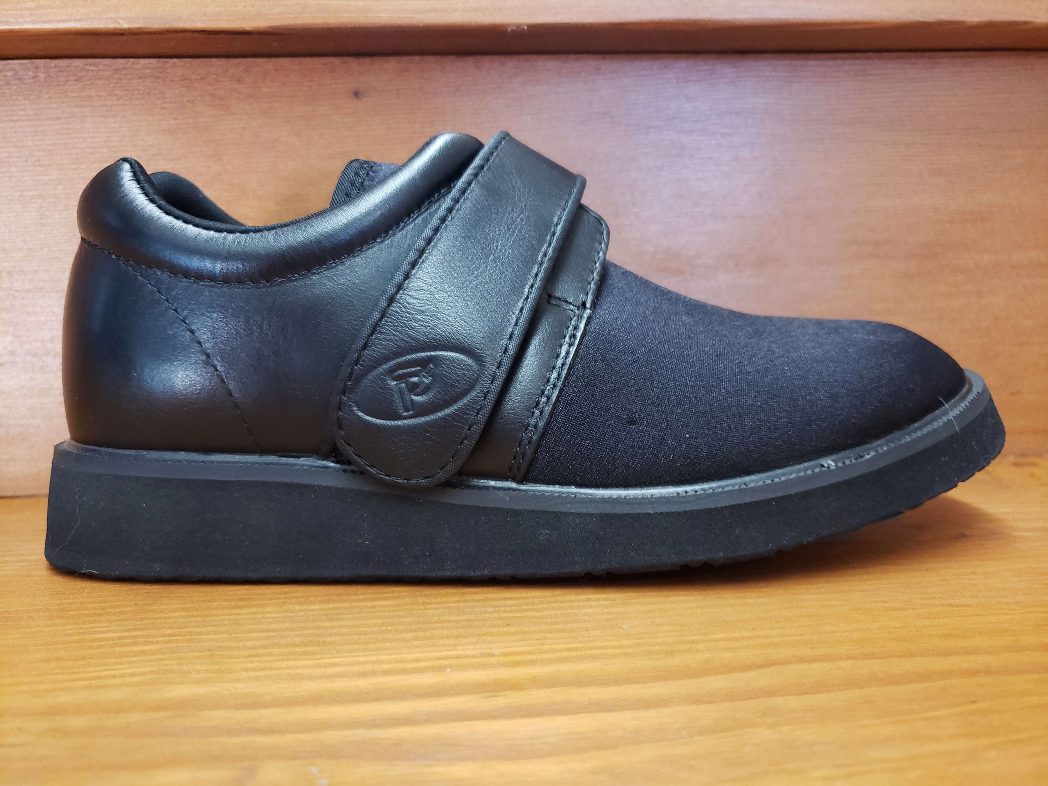 Propet WPED3 Black Short Distance Lightweight Walk