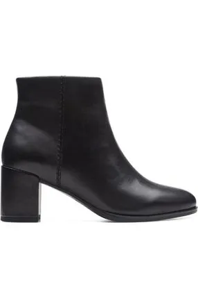 Clarks Freva55 Zip in black leather Everyday Wear Warm Touch