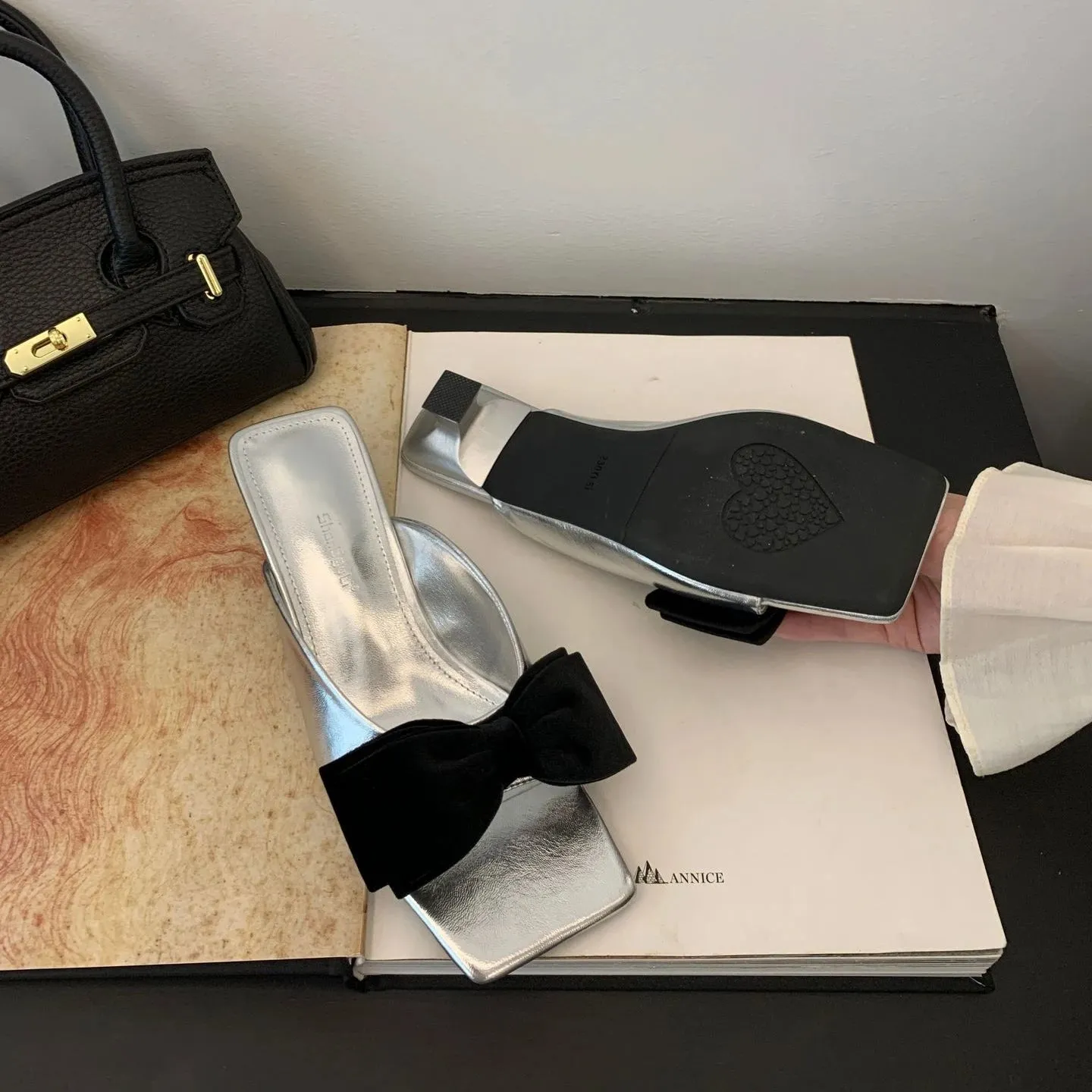 Whisper Slippers Amozae-Bow Tie Square Head Slippers Women High Heel Fashion Designer Sandals Female Summer Flip Flops Low Heel Mueller Slippers Women