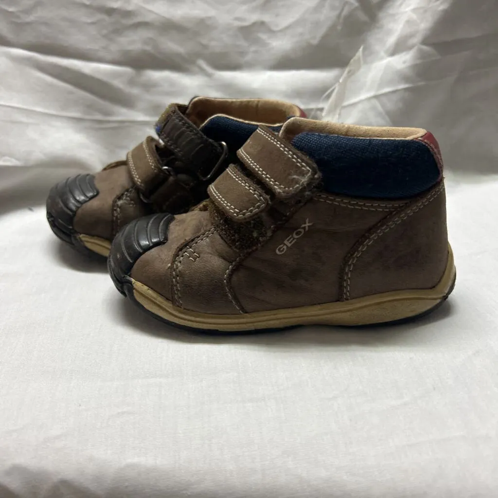 Asics Running Shoes 9.5 Geox Shoes size 6