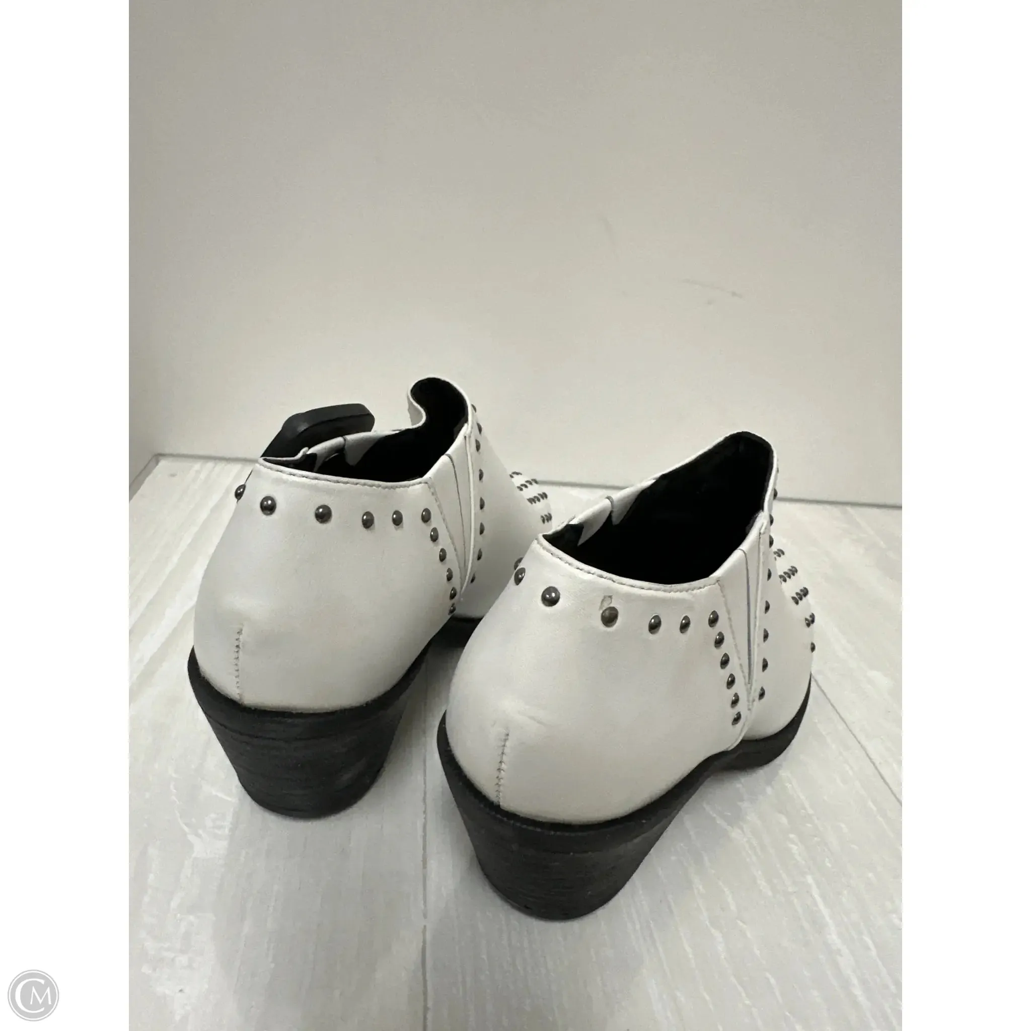 Snow Running Shoes Asics Boots Ankle Heels By Geox Shoes In White, Size: 6