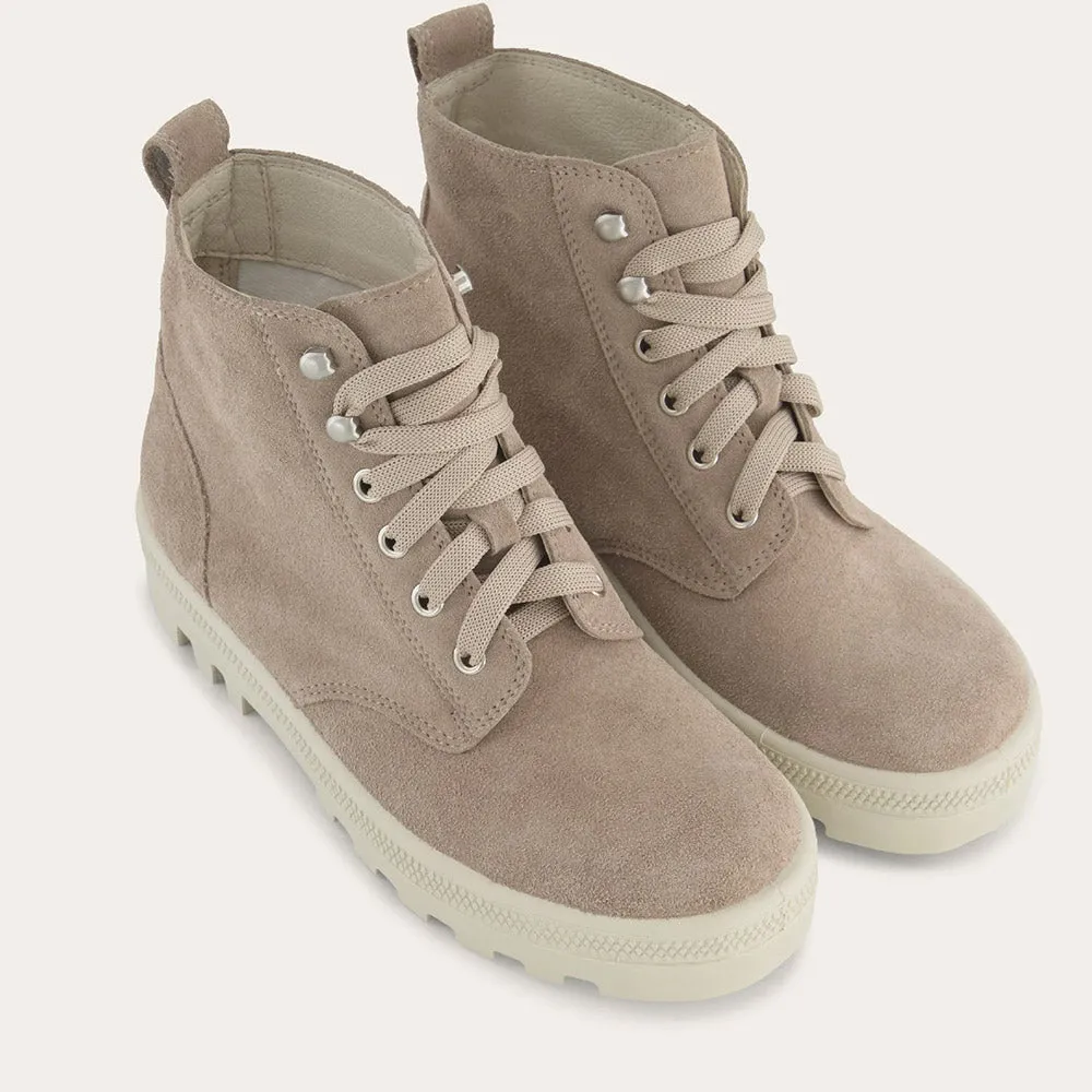 Women's Naot, Canoe Boot Sport Inspired Comfortable Tongue