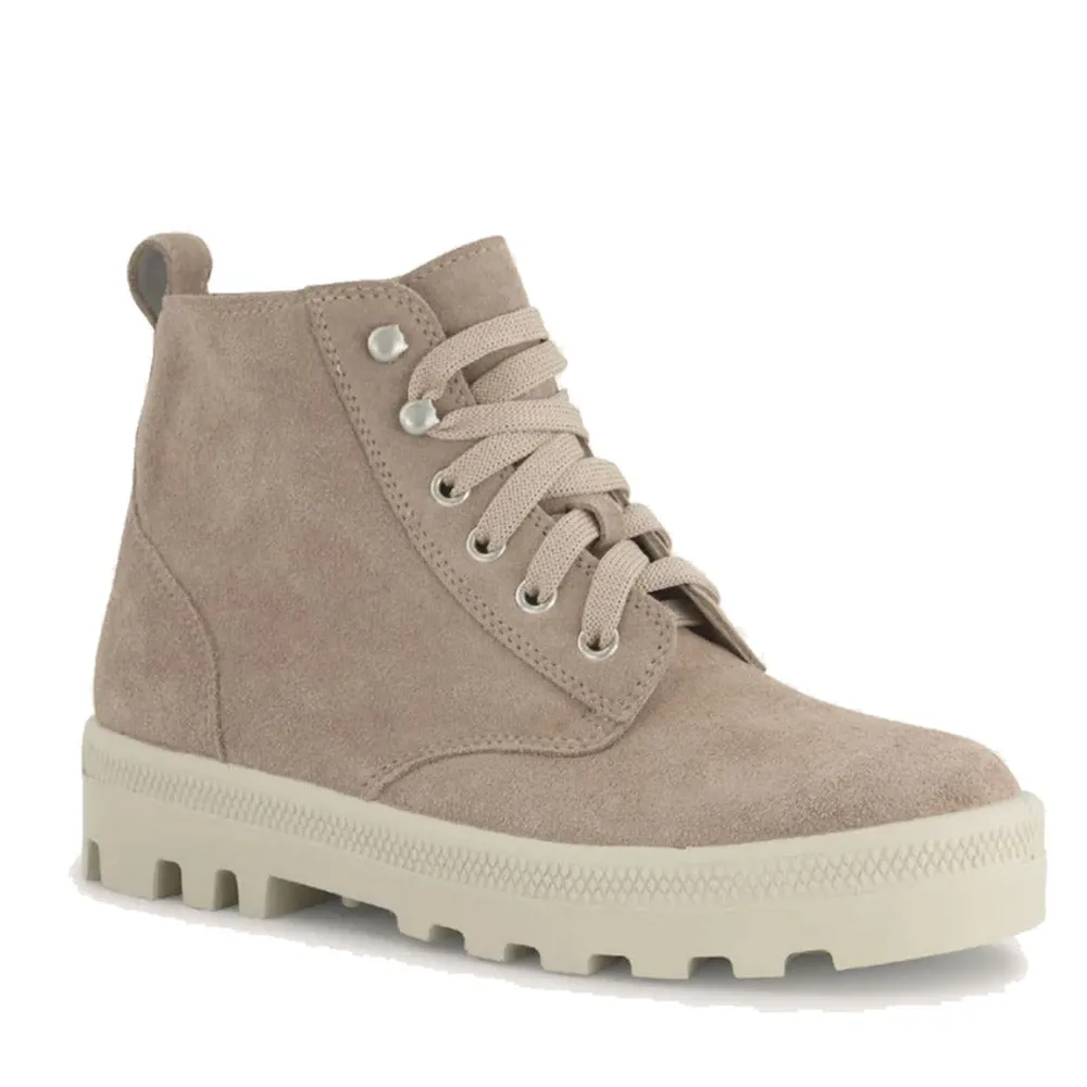 Well-fitted MoistureWicking Women's Naot, Canoe Boot