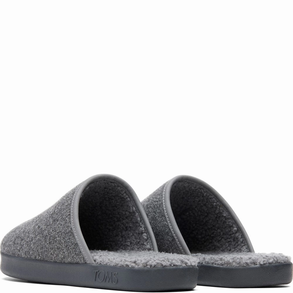 Fashionable Accessory Model Step TOMS Harbor Mule Slippers