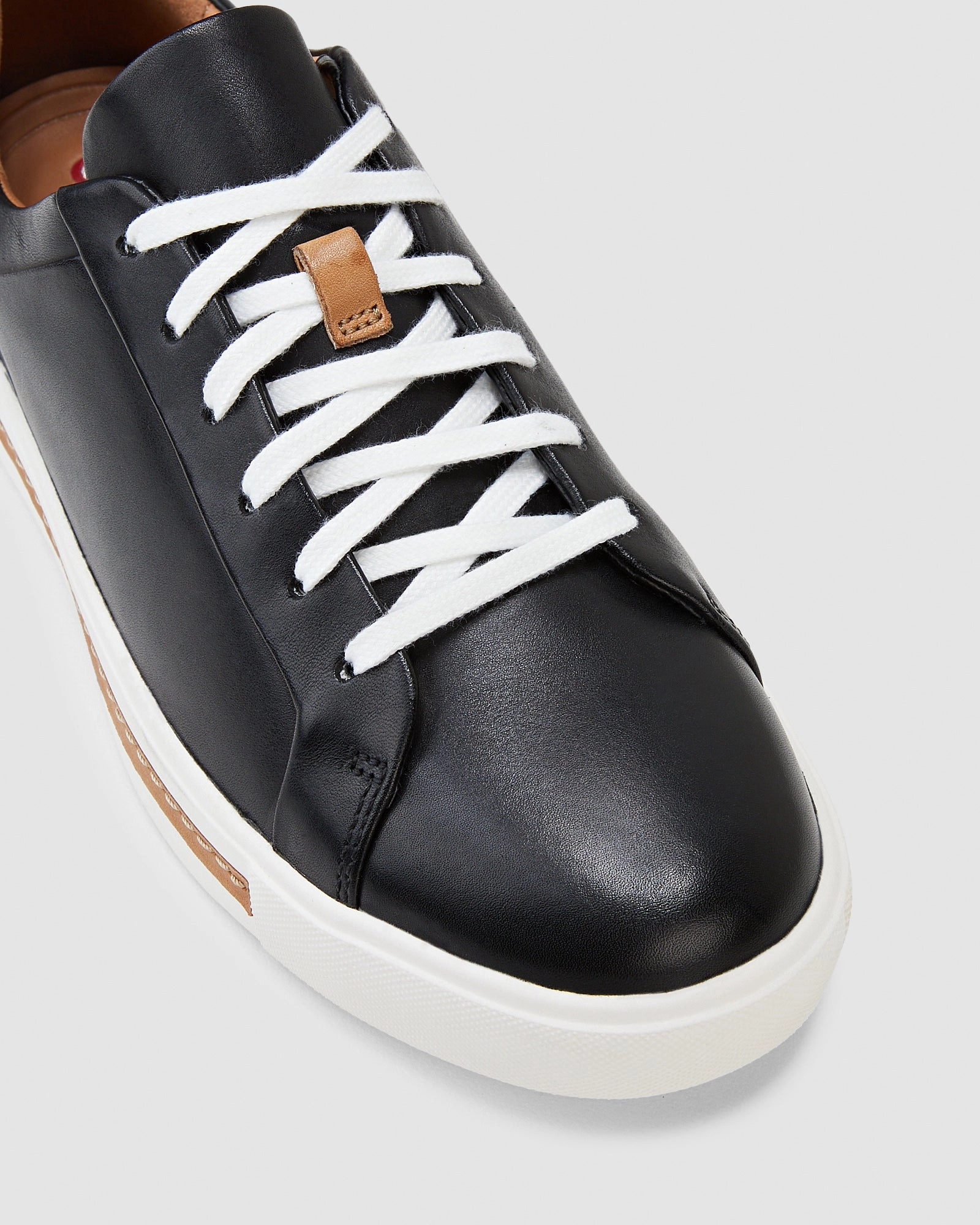 Un Maui Lace Black Leather Modern Silhouette