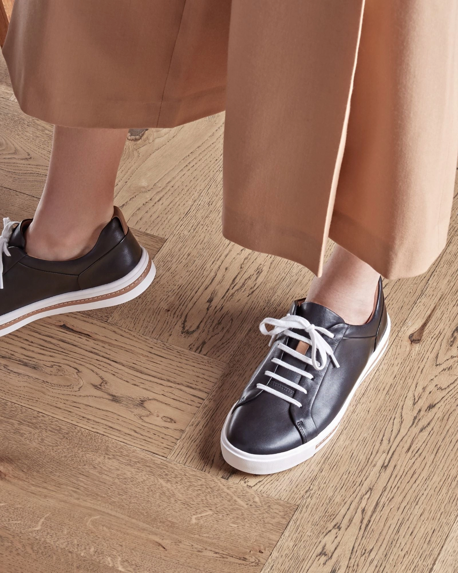 Un Maui Lace Black Leather Hip - support