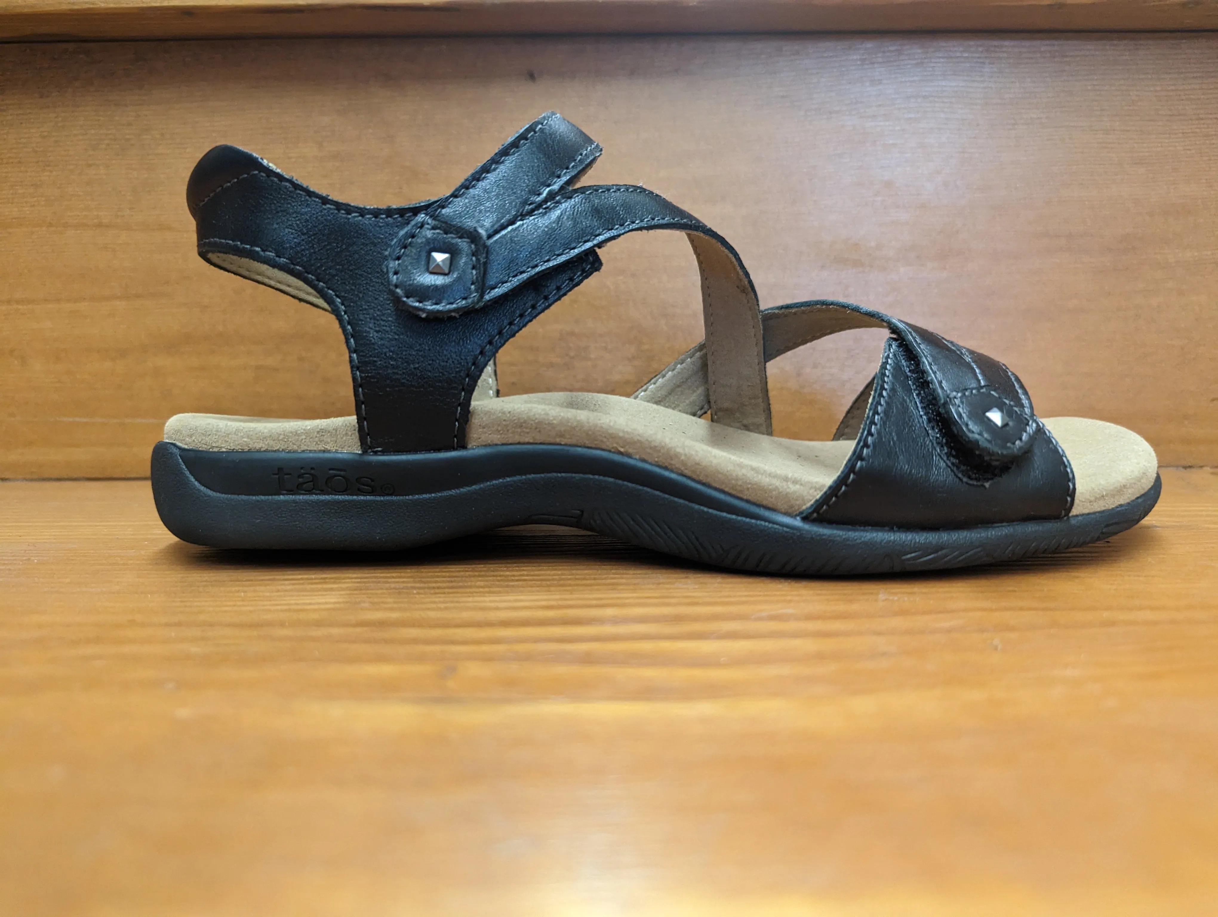 Taos Big Time Black Sleek Casual Flats