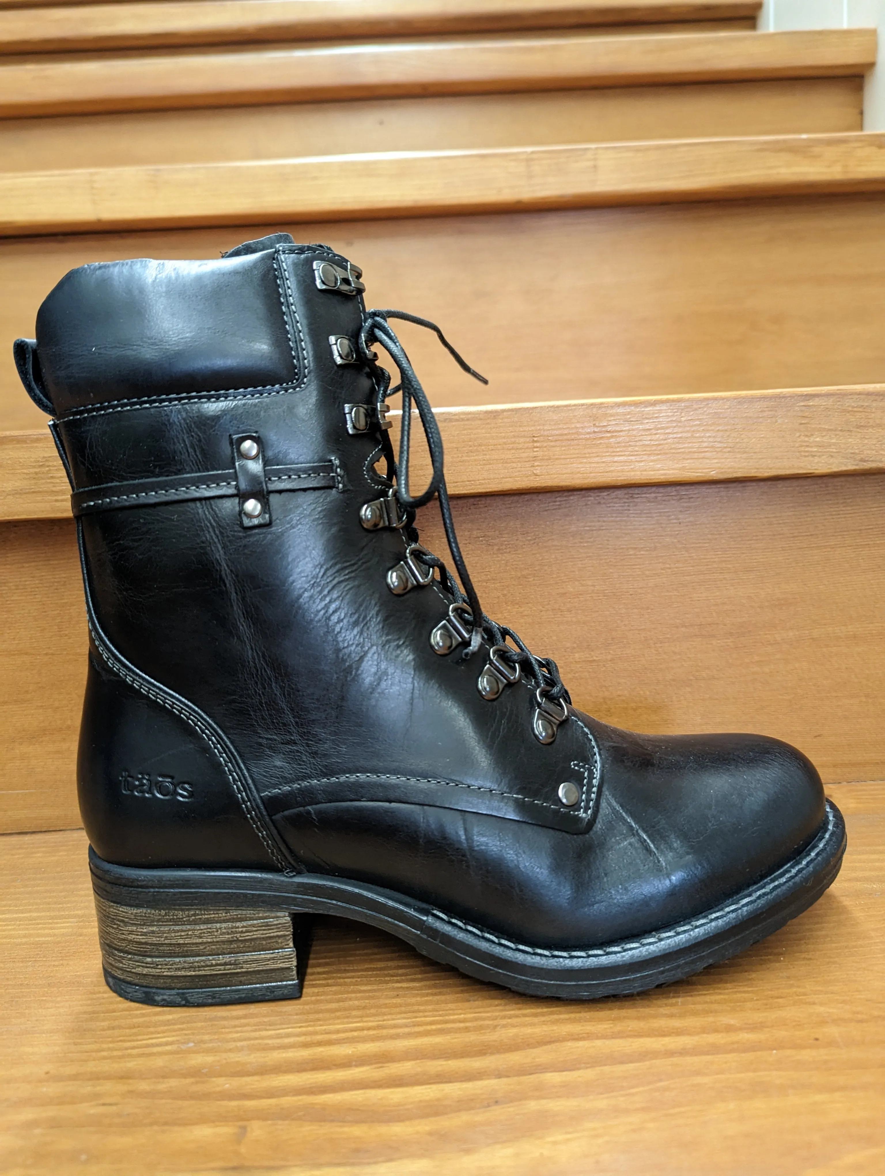 Taos Dreamer Black Easy Layer Slip-On Design