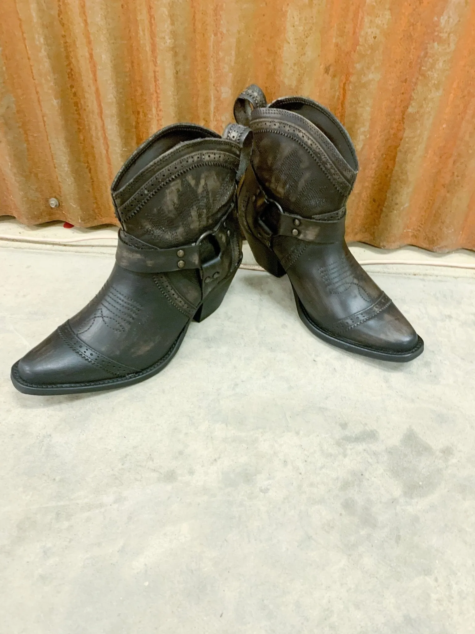 Adidas Originals X Hello Kitty And Friends Forum Shoes Dingo Gummy Bear Booties