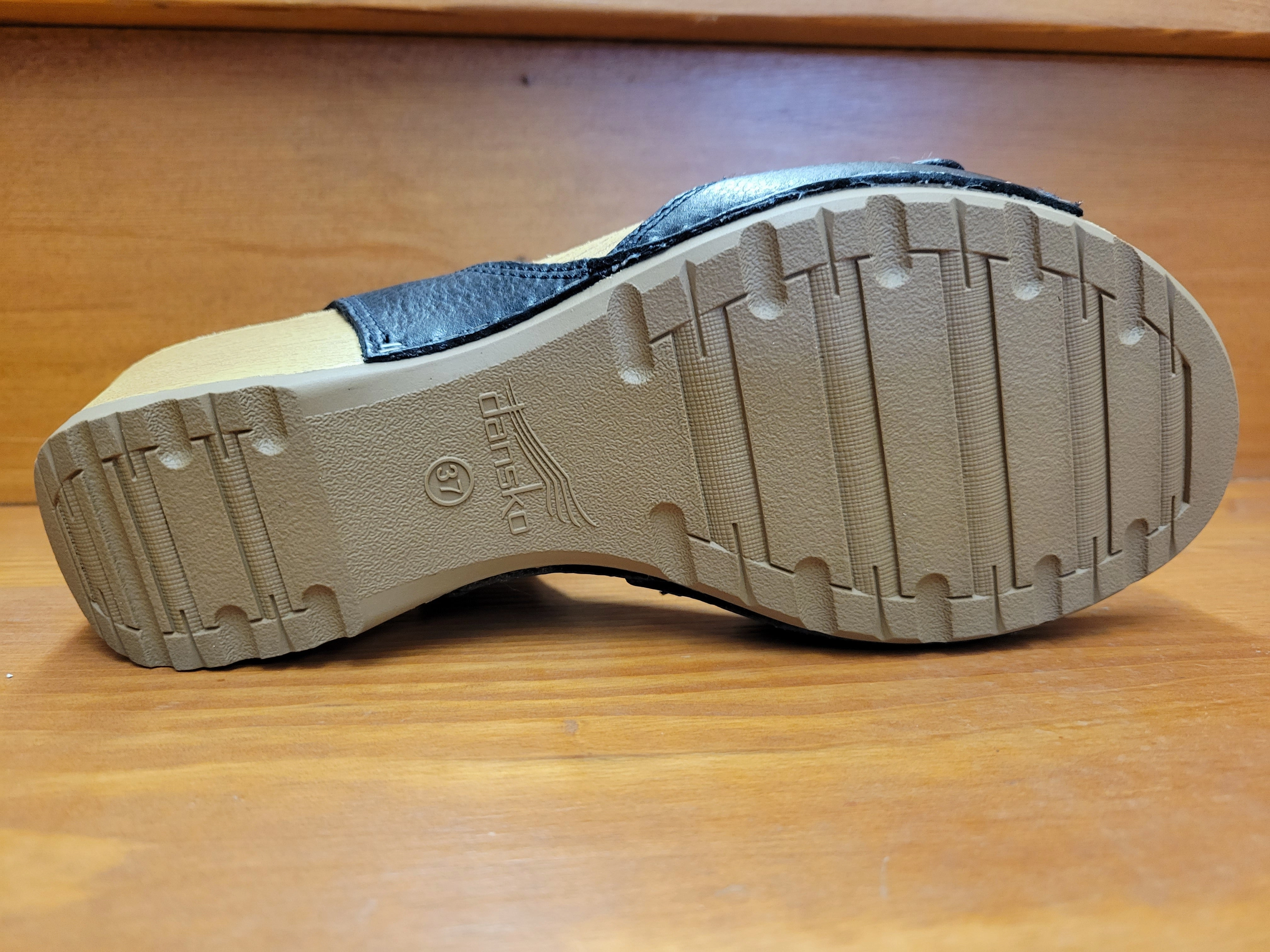 Dansko Tricia Black Sturdy Fit