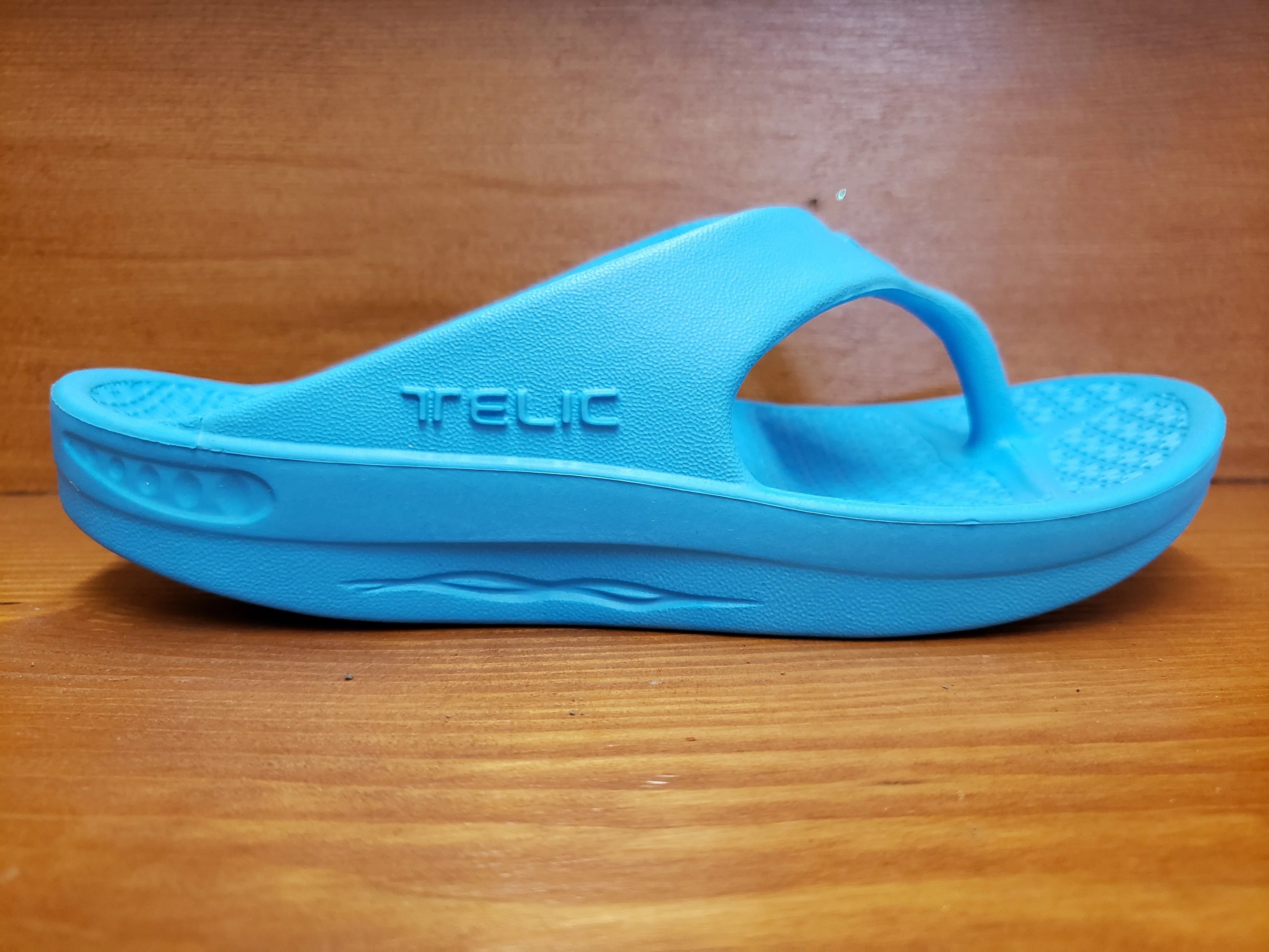 Fashion Forward Telic Flip pacific blue