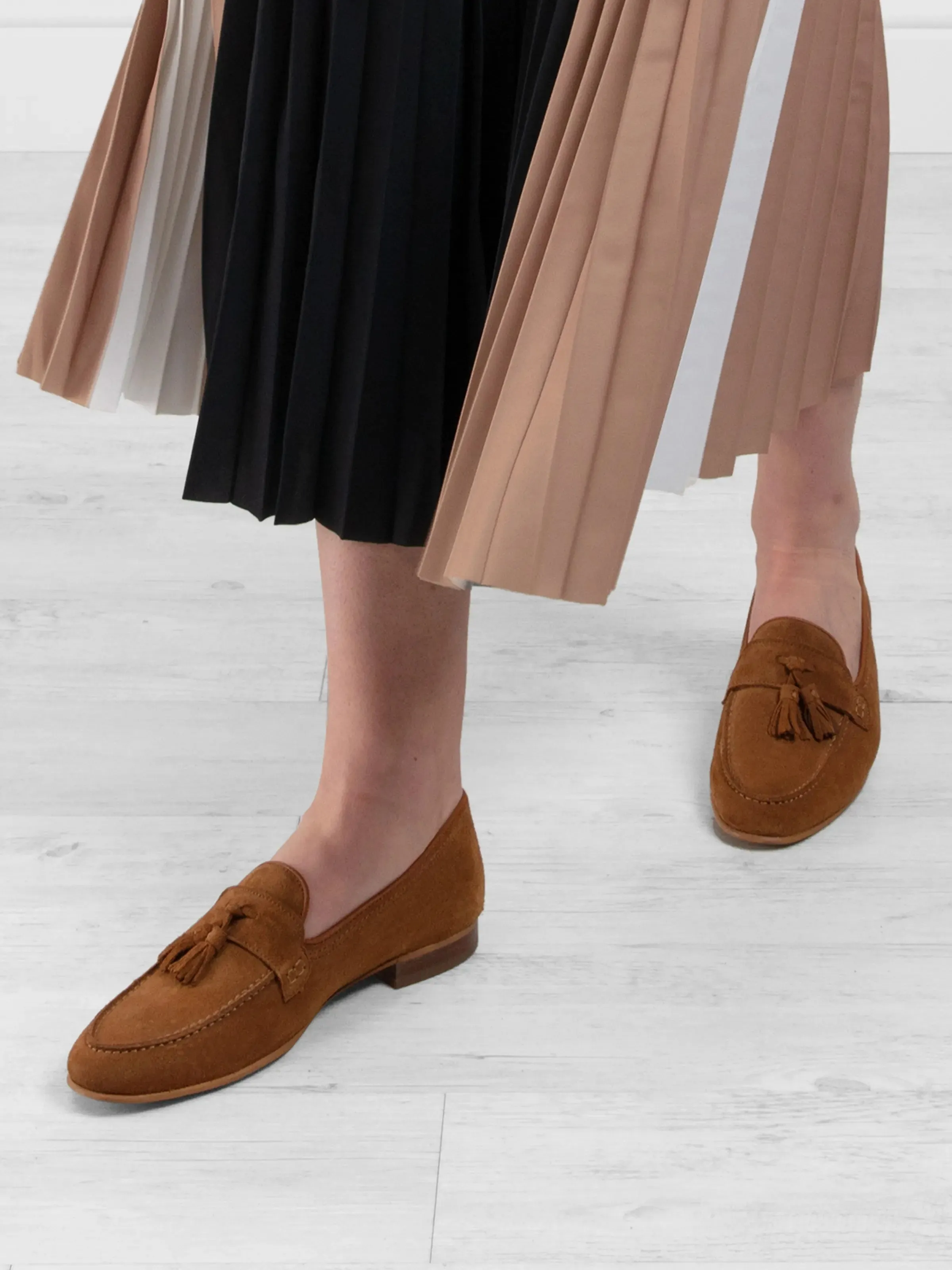 And White Penny Loafers La Rochelle - Tan Suede