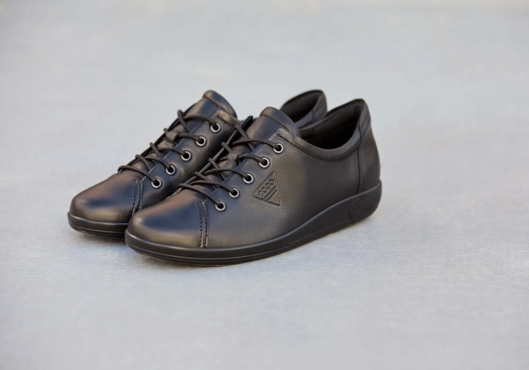 ECCO Womens Comfortable Leather Soft 2.0 Sneakers Shoes Adidas Ozelia Shoes