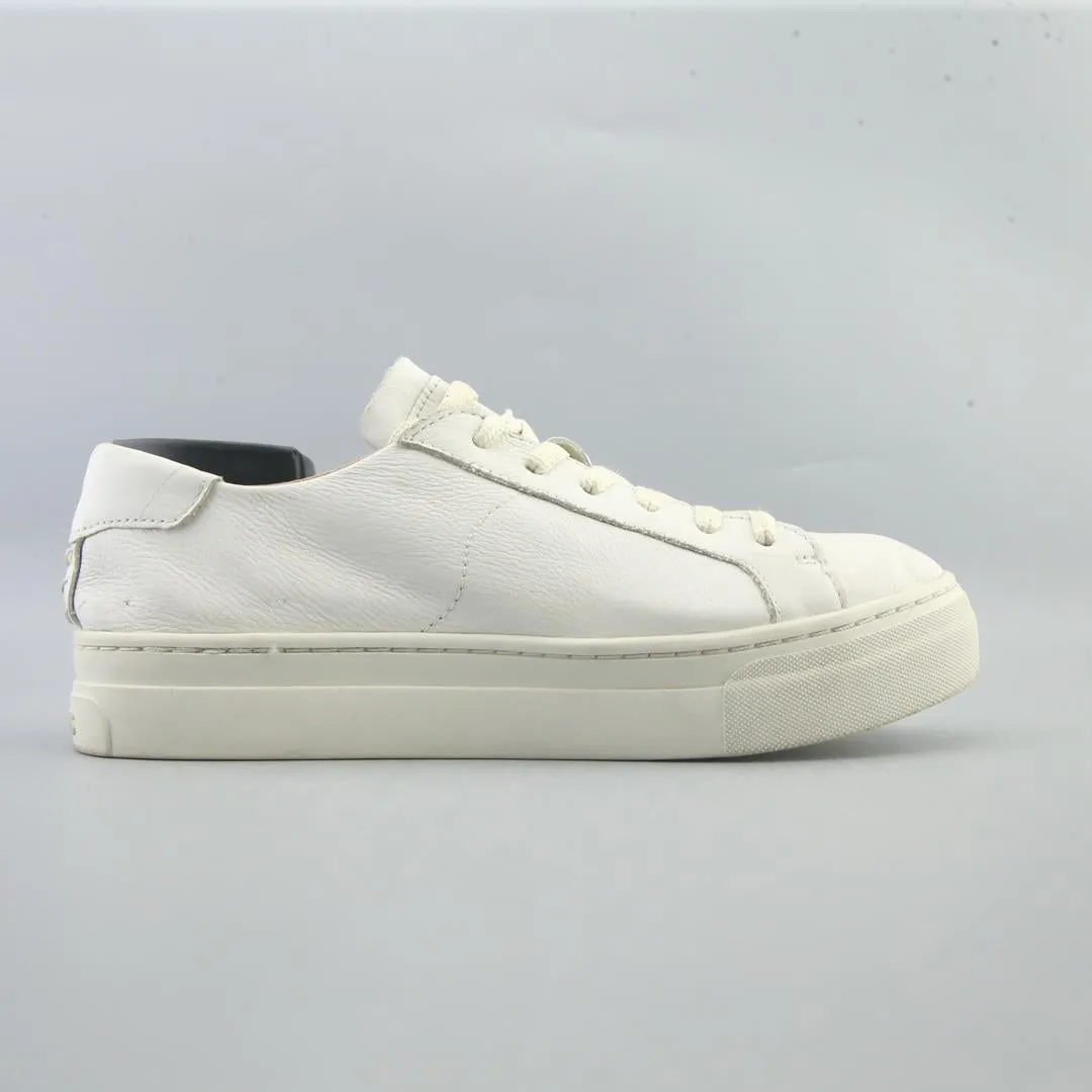 Sneakers Banana Republic SOLUDOS  .