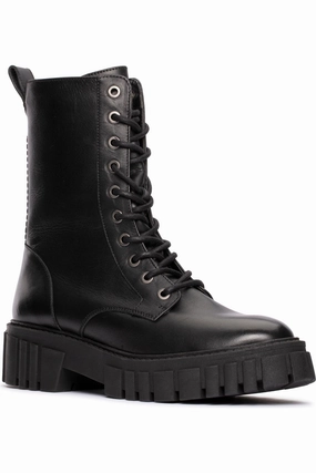 Trail Glow Fashion Forward Design Clarks Page Lace boot in Black Leather