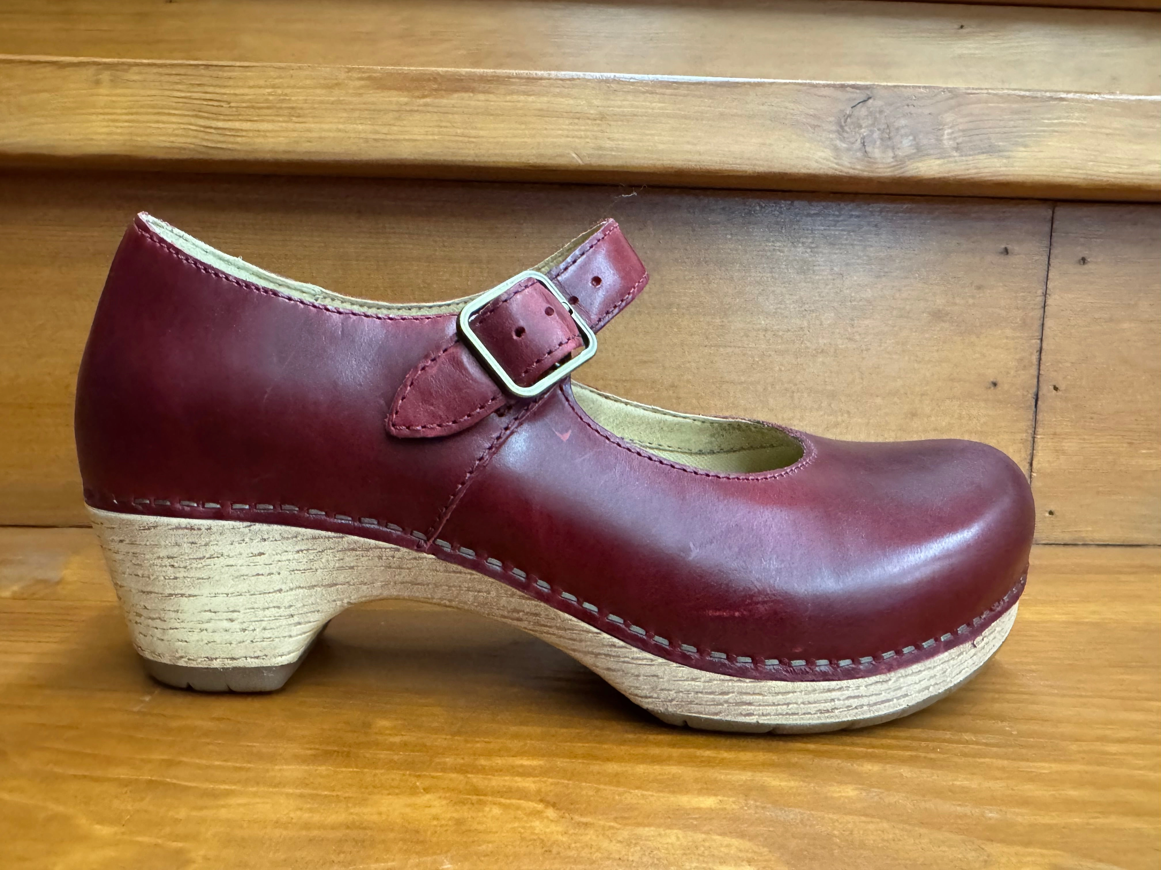Derby Style Spring step Dansko Lilah Red