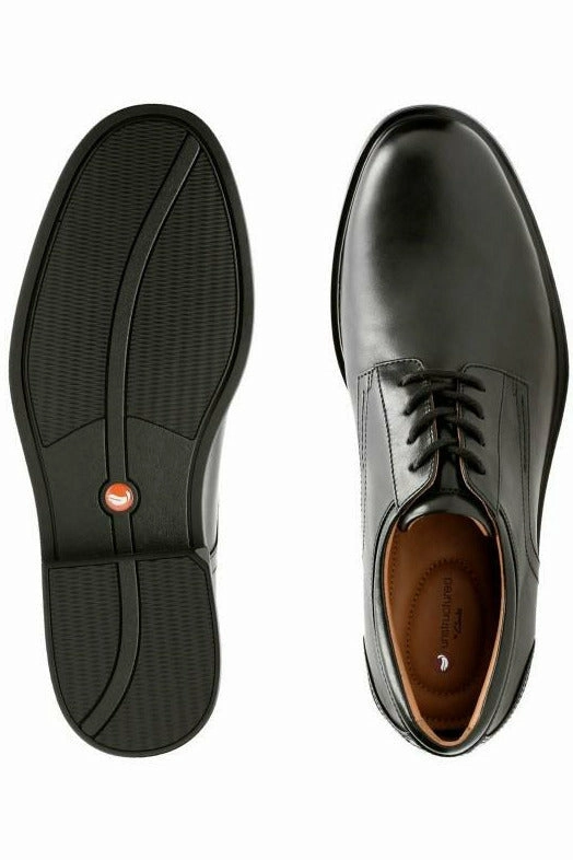 Clarks Un Aldric Lace black Pose Time