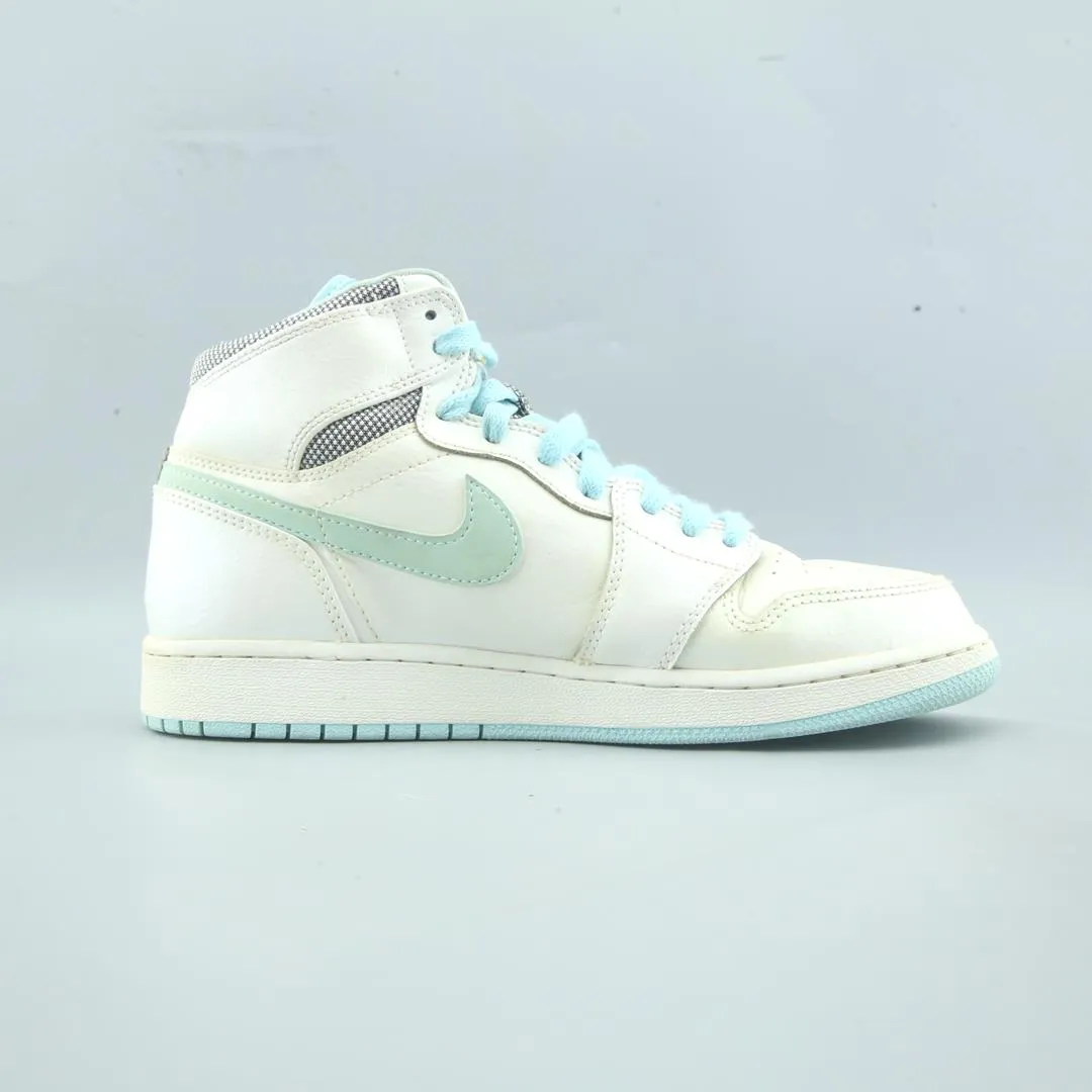 Shoes Vs Sneakers JORDAN 1 RETRO HIGH