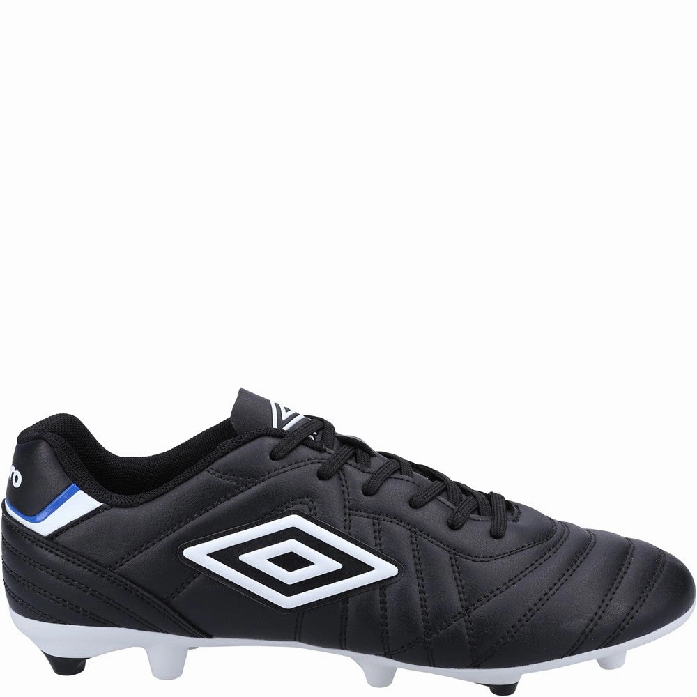 running in a seagrass meadow area shoes Umbro Speciali Liga Firm Ground Football Boot