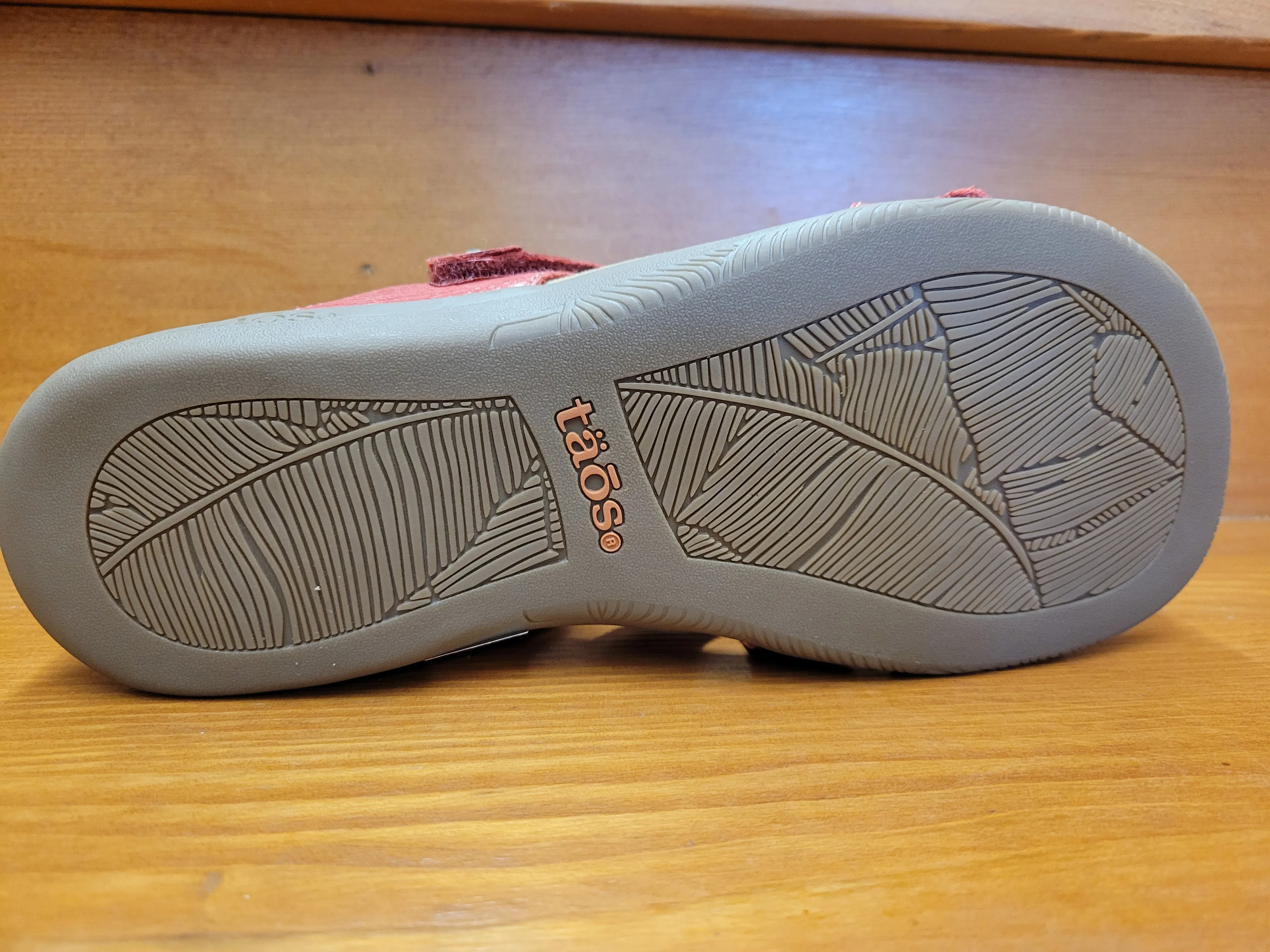 No-Fuss Wear Running Taos Double U Red leather