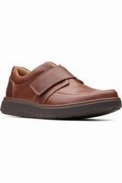 Clarks Un Abode Strap dark tan Extra Wide Minimalist Look