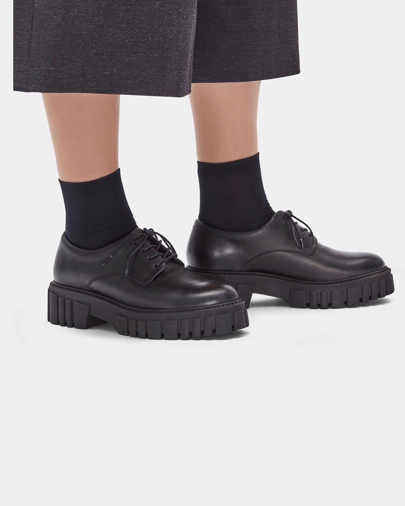 Wear Light Gold Shine Page Walk Black Leather