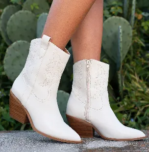 Adidas Runfalcon 3 Running Shoes Off White Rowdy Short Corkys Boot