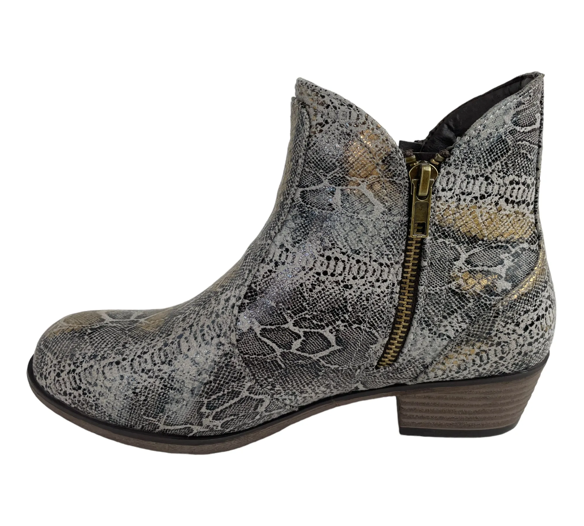 Pierre Dumas Kenzie Boots in Brown Comb Adidas Alphaboost V1 Shoes