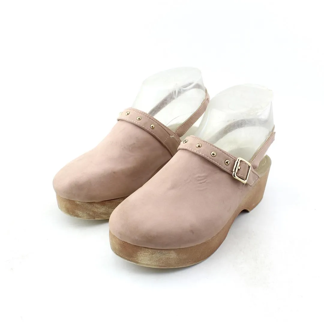 Geta Sandals PLACE  STUDDED BUCKLE CLOG