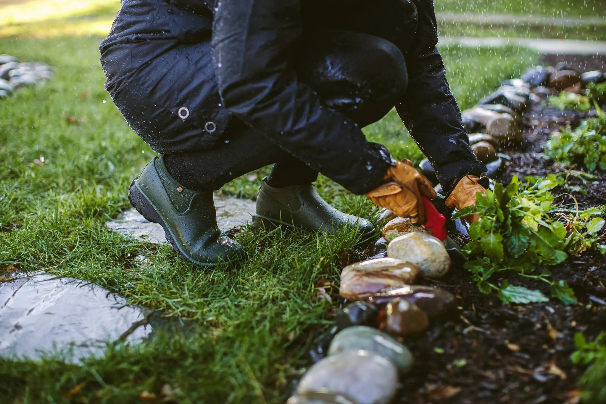 Rain Boot Uggs Bogs Women's Sauvie Chelsea Slip On Boot Black