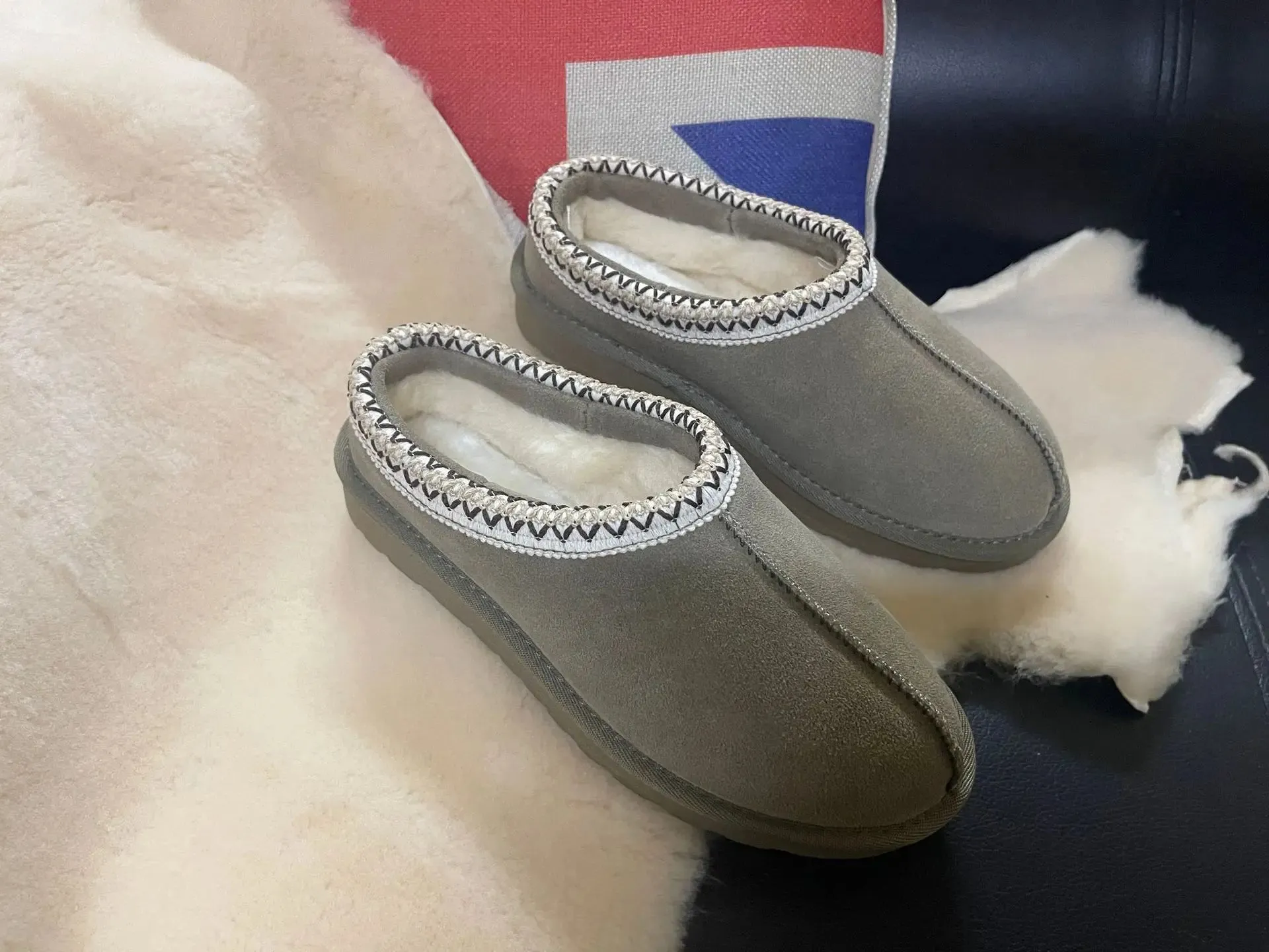 Winter Women Suede Slippers Genuine Leather Tasman Fur Slippers Tazz Shoes Ultra Mini Girls Boy Low-top Warm Boot Short Plush Arizona Rivets Studded Slide Sandal