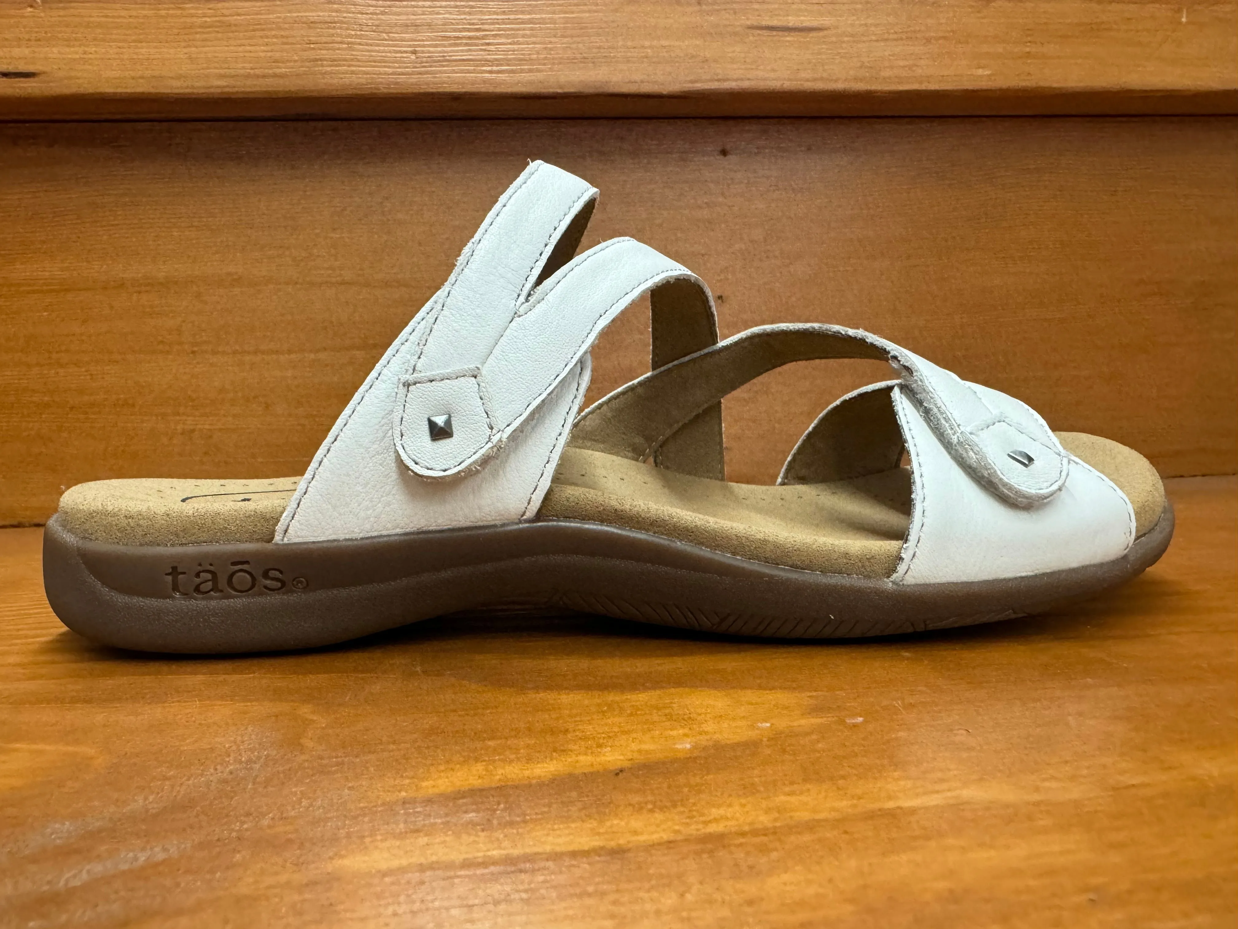 Standout Look Taos Double U White leather