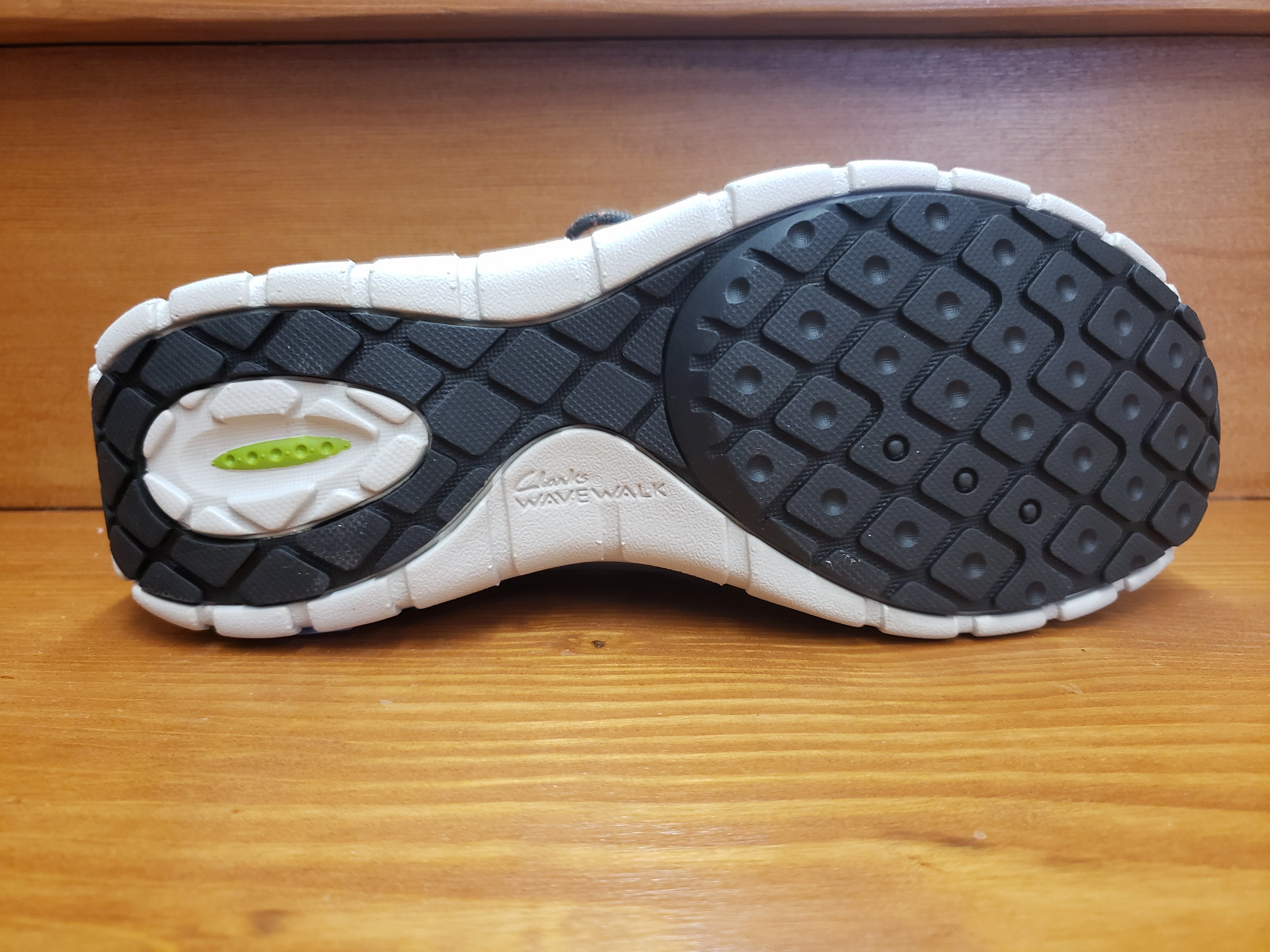 Clarks Wave Go Taupe 26140974 Planet Hike Supportive sole