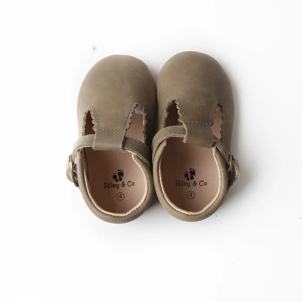 Asics Chart Pronation Riley T-Straps -  Oil Waxed - Olive Green Scalloped