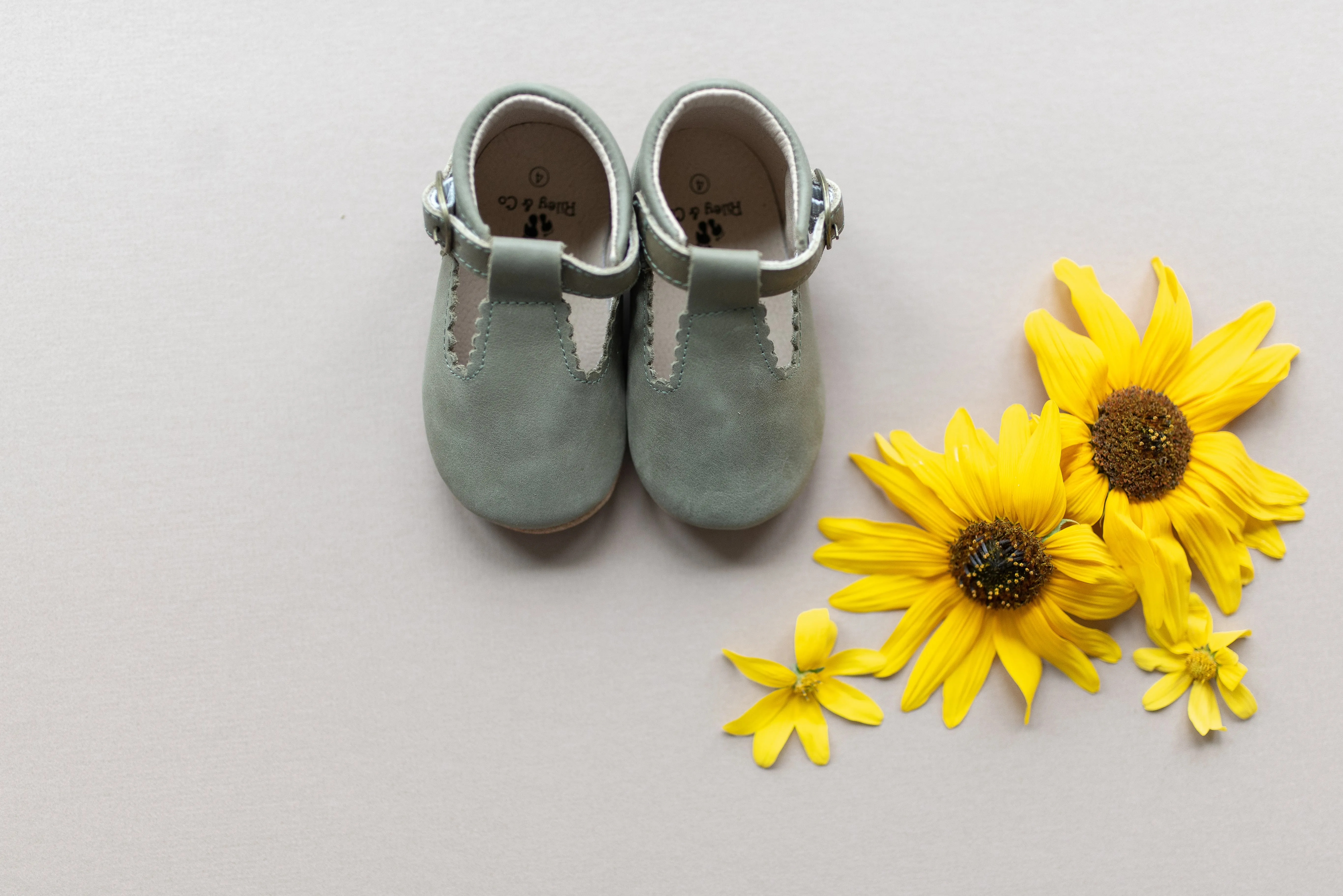 Riley T-Straps -  Oil Waxed - Olive Green Scalloped Best Asics Long Run Shoe