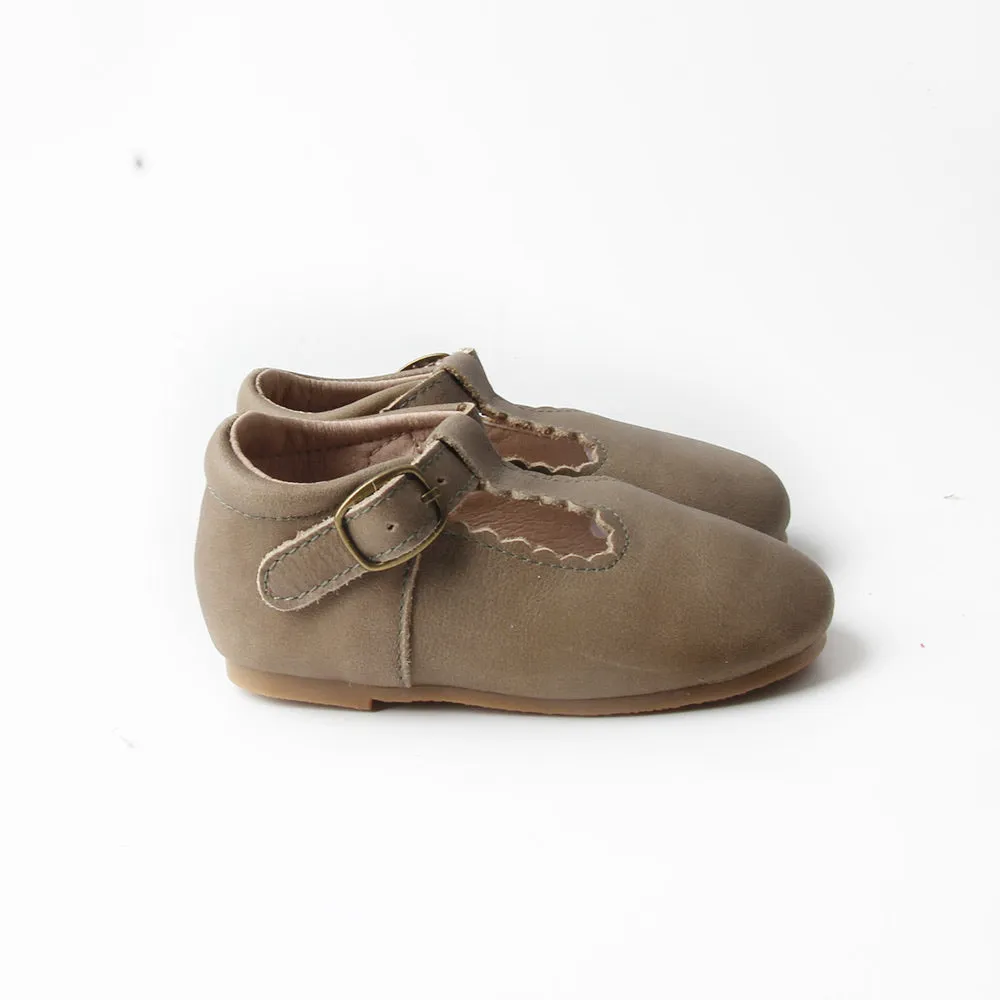 Asics Shoes For Treadmill Riley T-Straps -  Oil Waxed - Olive Green Scalloped