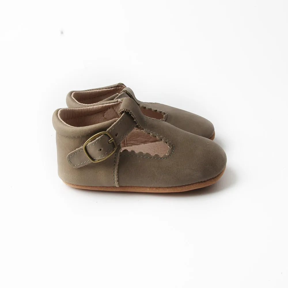 Riley T-Straps -  Oil Waxed - Olive Green Scalloped Asics Shoes Quantum 180