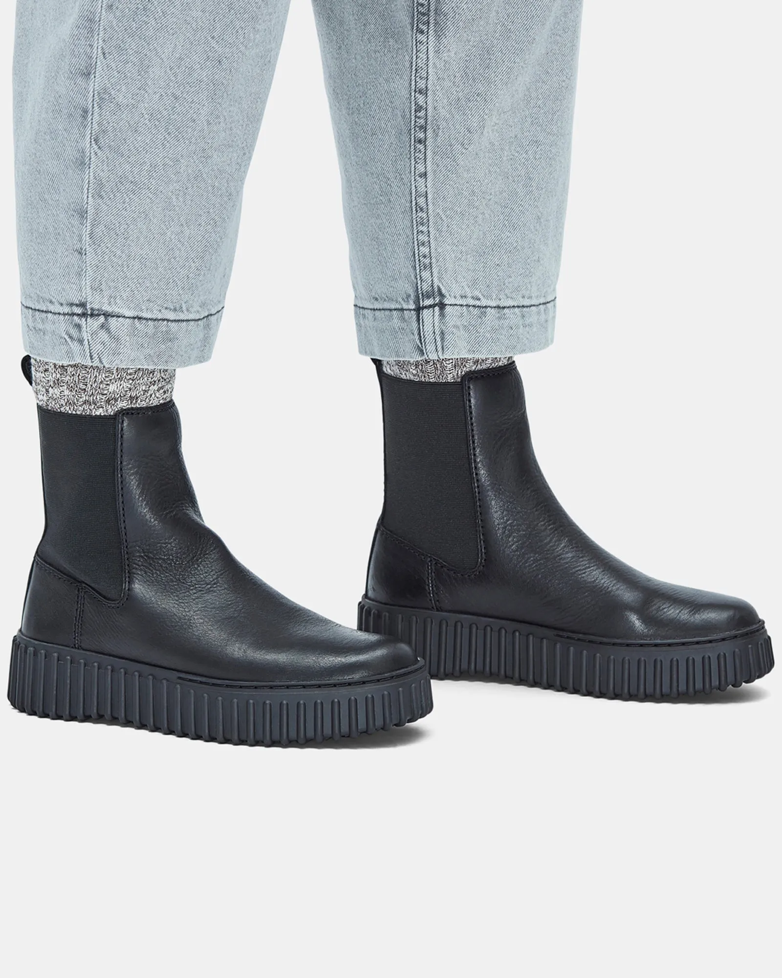 Torhill Maple Black Leather Round Toe