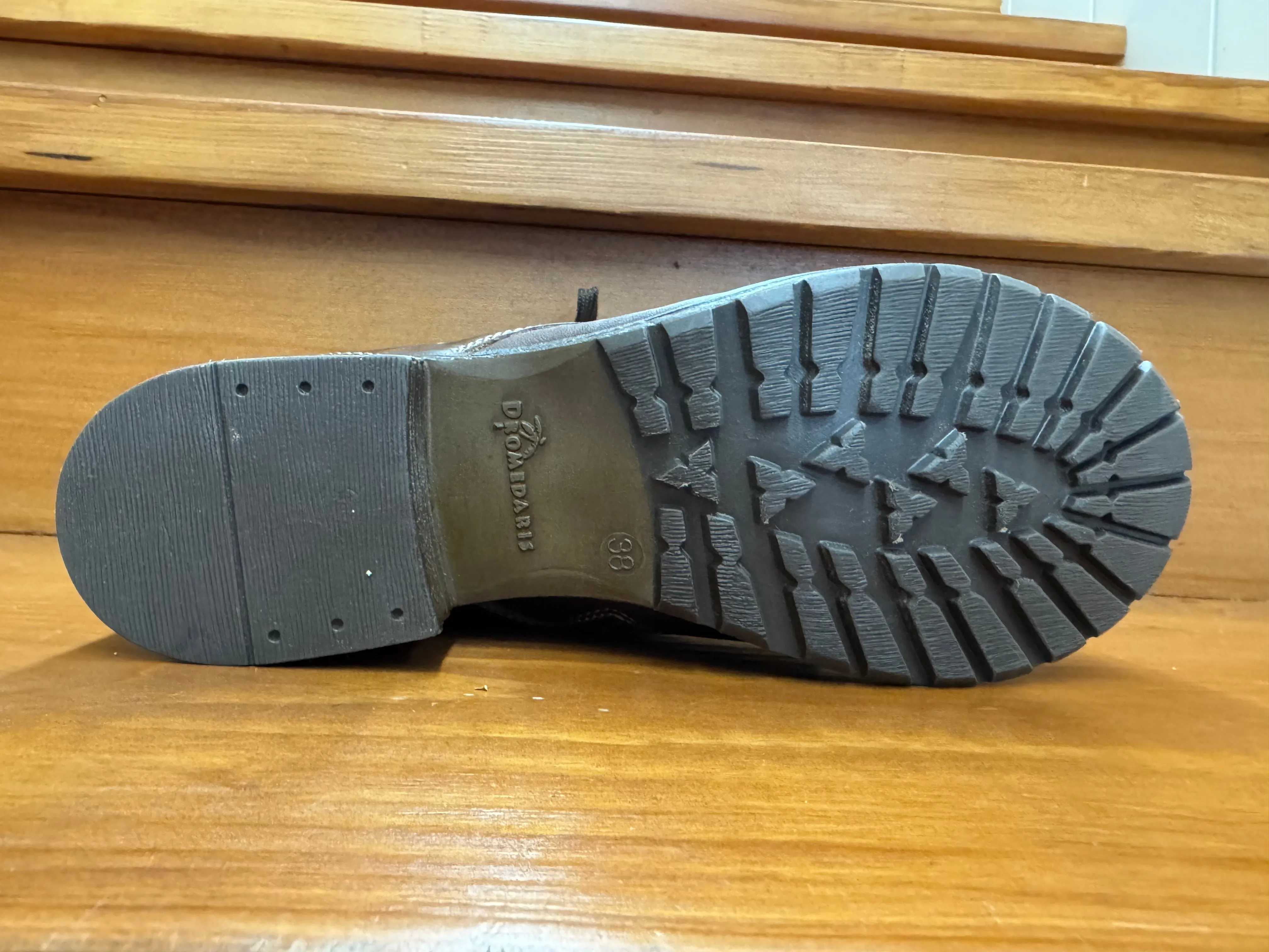 Dromedaris Kara Chocolate Comfortable Design