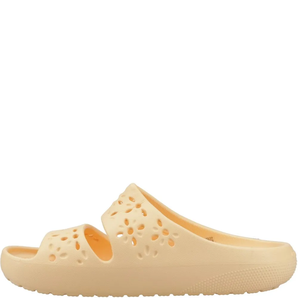 Relaxed Fit Shoes Crocs Unisex Classic Floral Cut Out Sandal