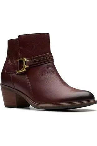 Clarks Neva Buckle in British Tan wide fit Compact Frame Street Ready