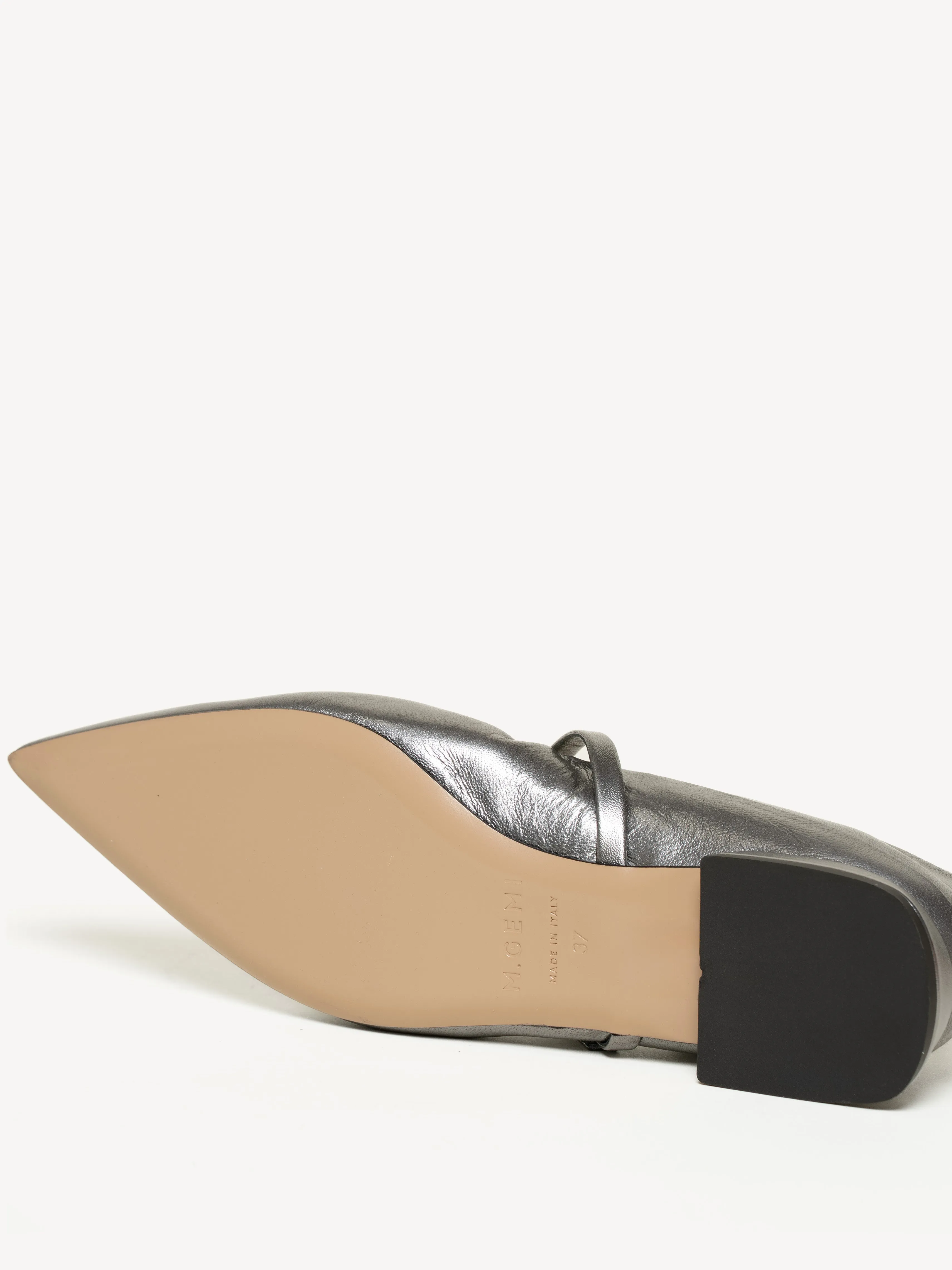 The Loriana Flat Shoes Collection