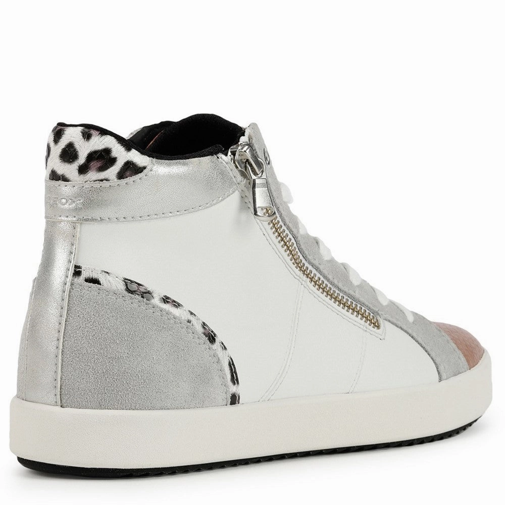 Geox D Blomiee B Trainers running in a wooden bridge area shoes running gait analysis