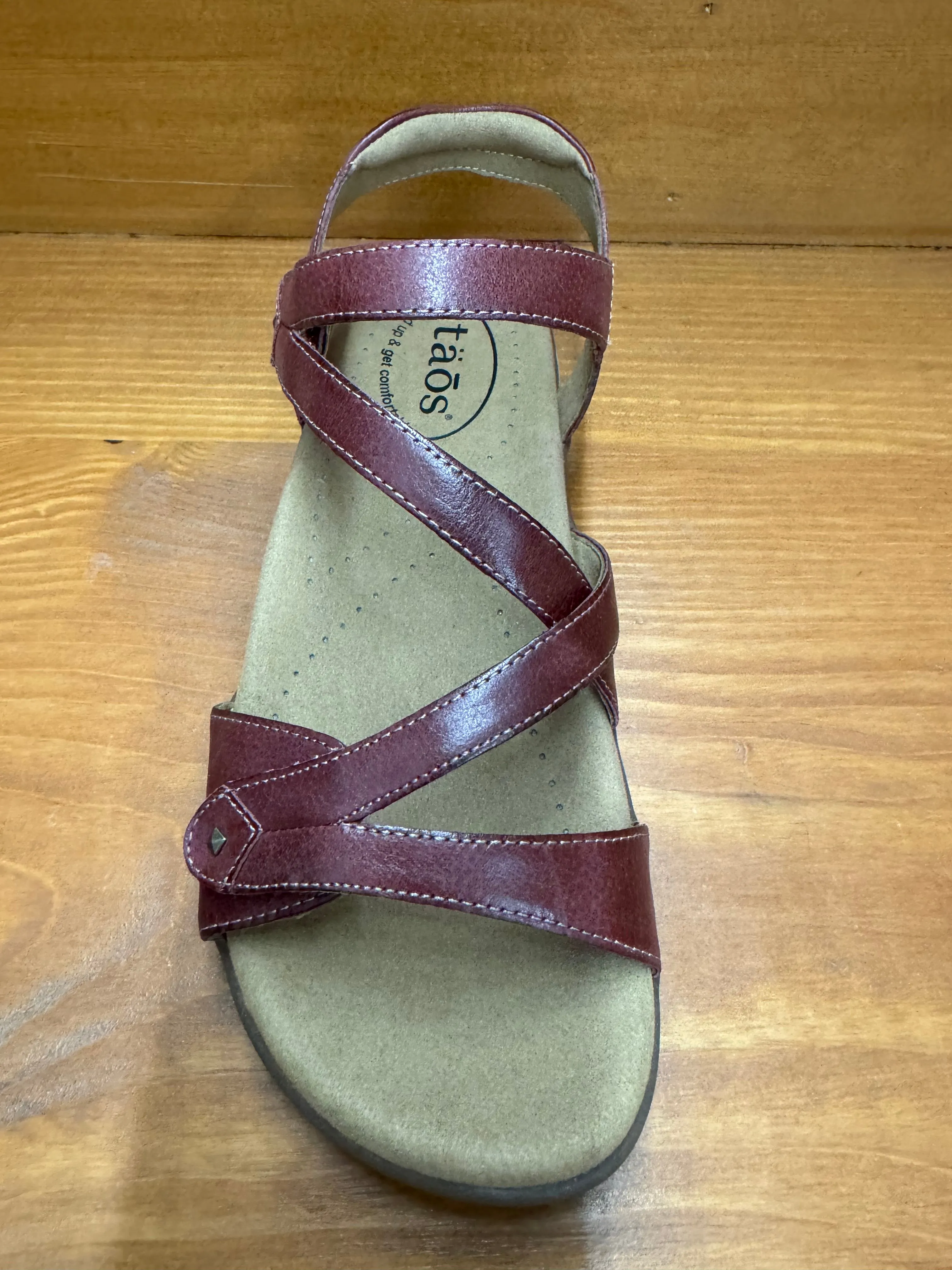 Taos Big Time Cranberry Classic Flip-flops Sandy Path