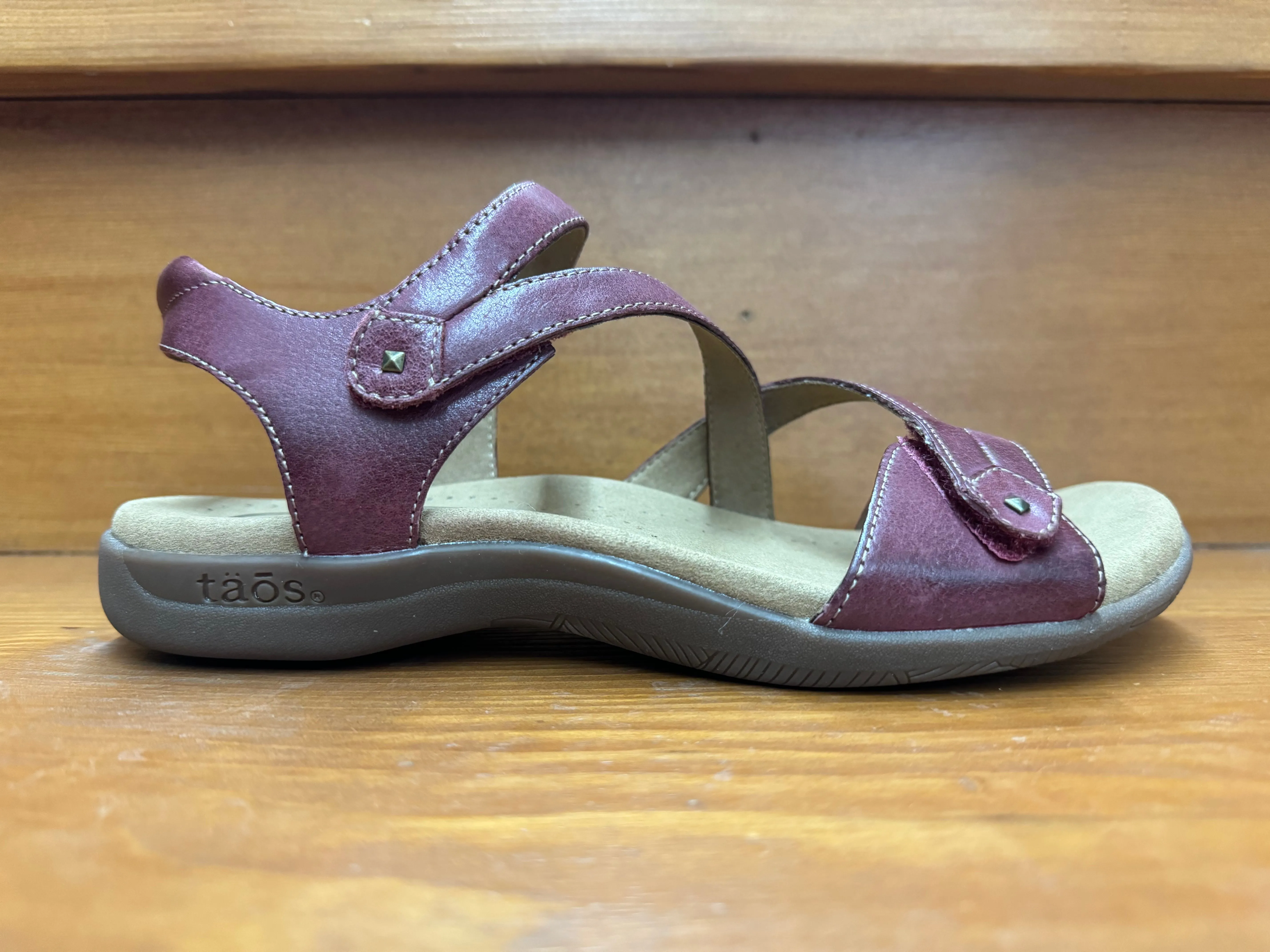 Jump Hike Comfort Fit Taos Big Time Cranberry