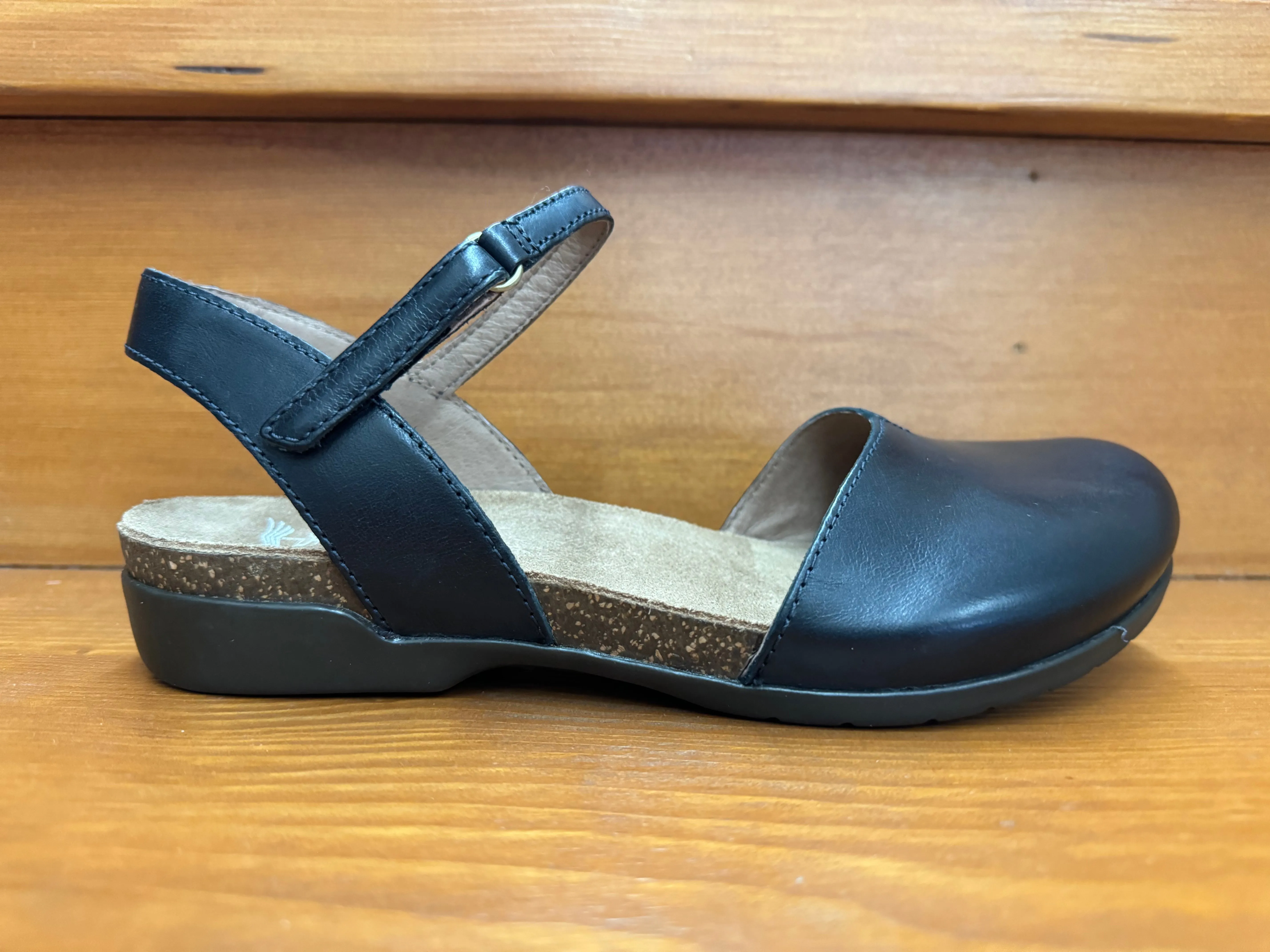 Dansko Rowan Black Waxy All Day Wear Smooth Steps