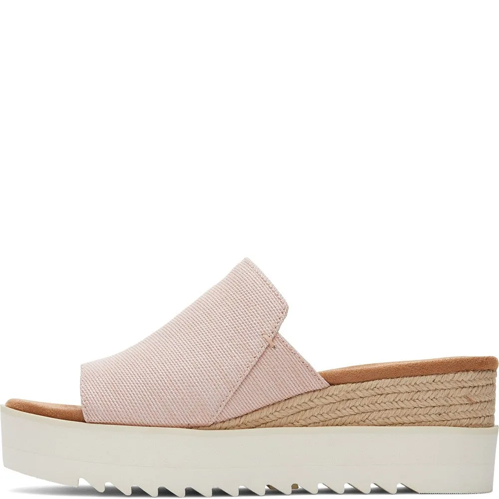 Travel-ready Footwear Ventilated Design TOMS Diana Mule