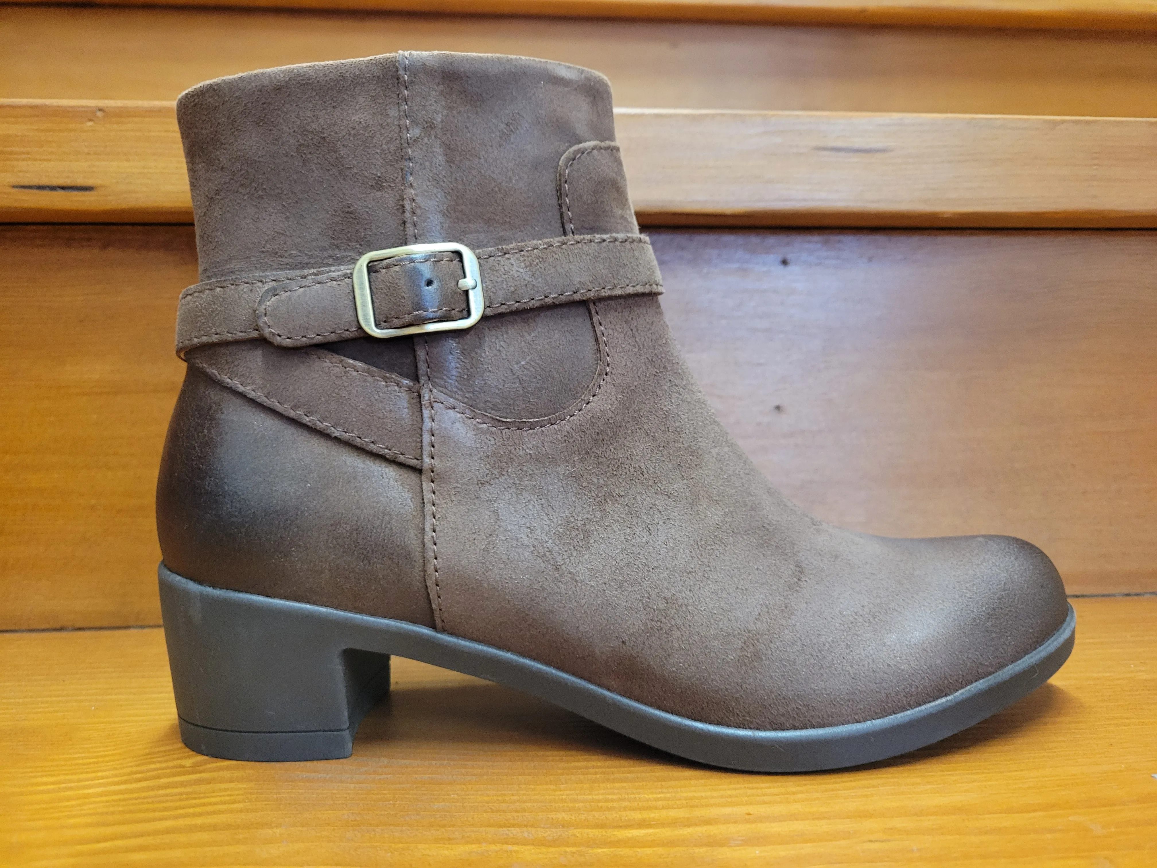 Fast Pair Dansko Cagney Brown Burnished Suede